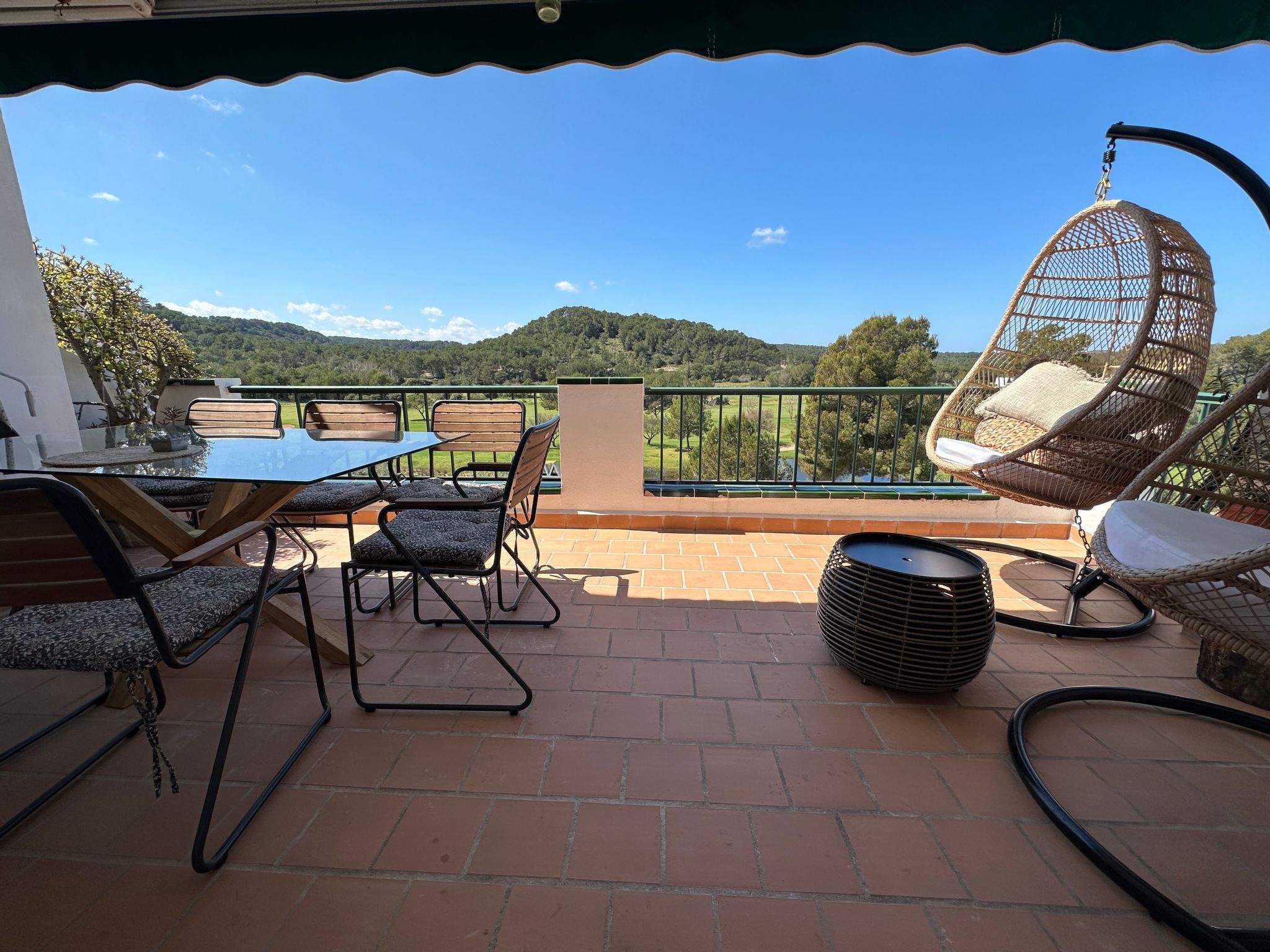 Mit Pool, umgeben von Natur-Outside