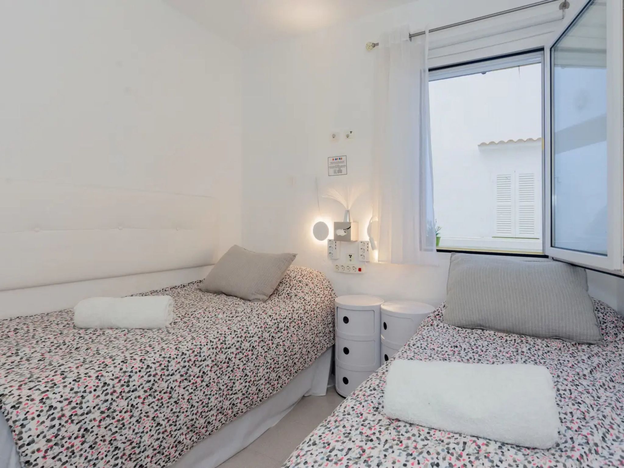 Mit Pool, umgeben von Natur-Image-tags.info