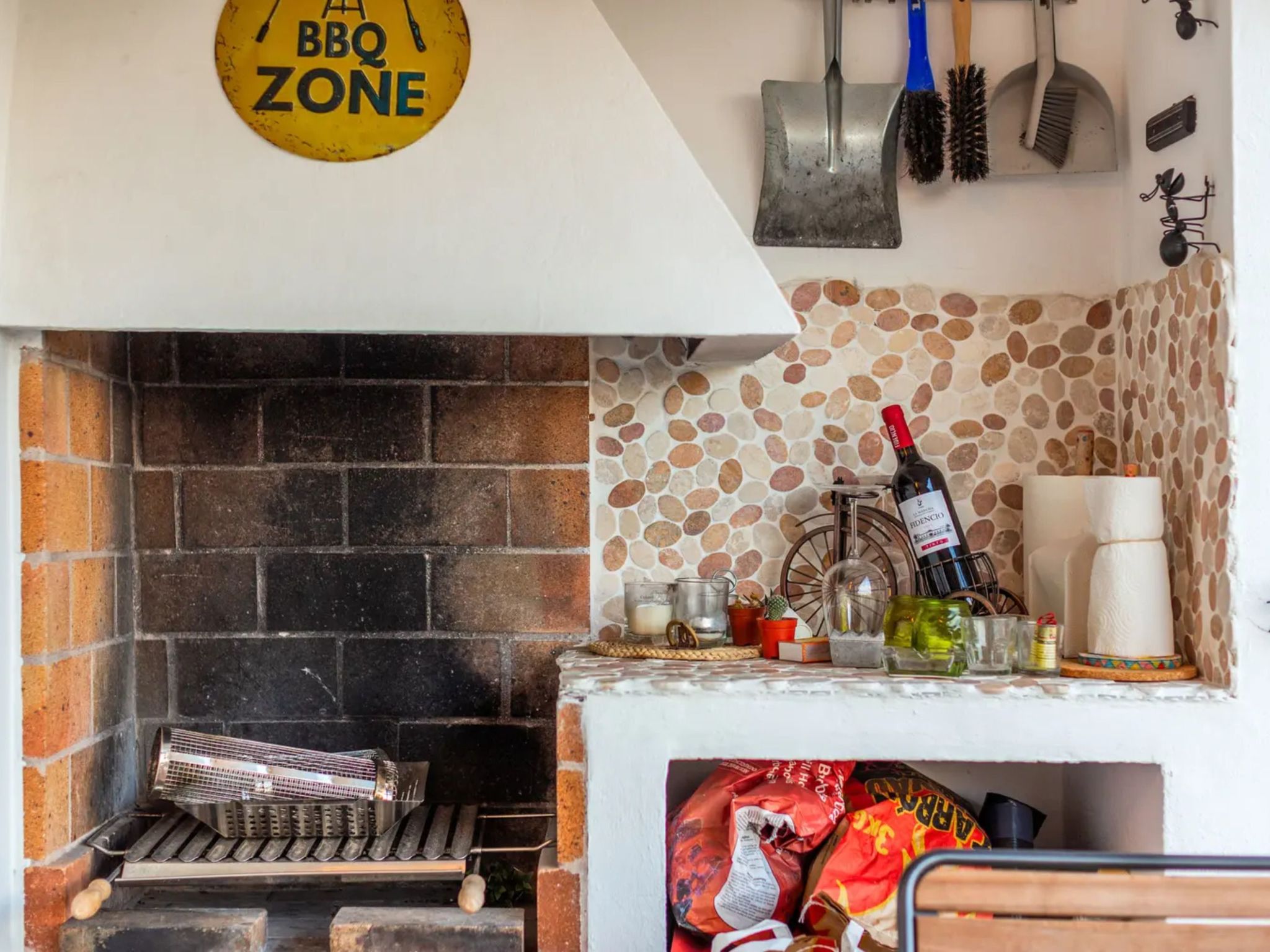 Mit Pool, umgeben von Natur-Outside