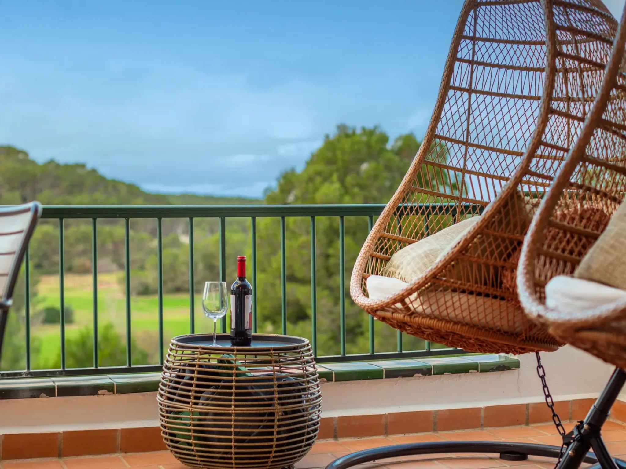 Mit Pool, umgeben von Natur-Image-tags.info