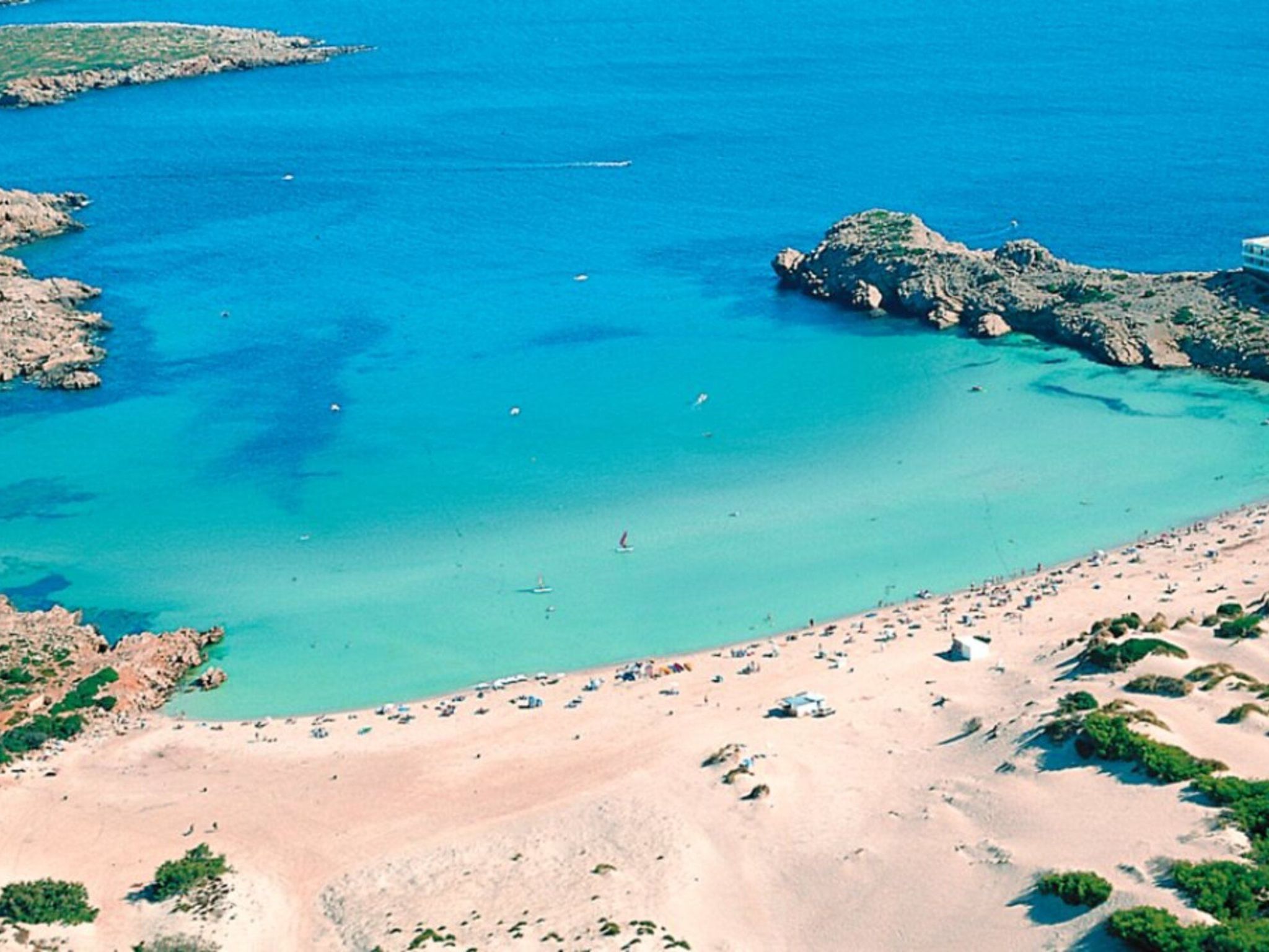 Mit Pool, umgeben von Natur-Outside