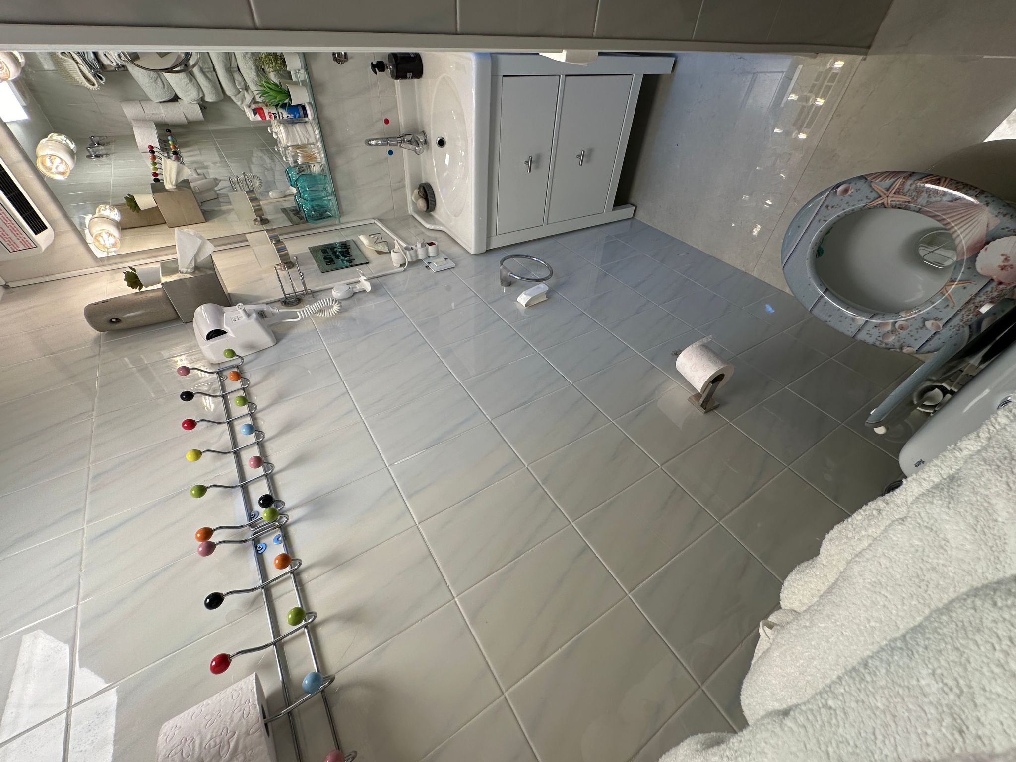 Mit Pool, umgeben von Natur-Inside