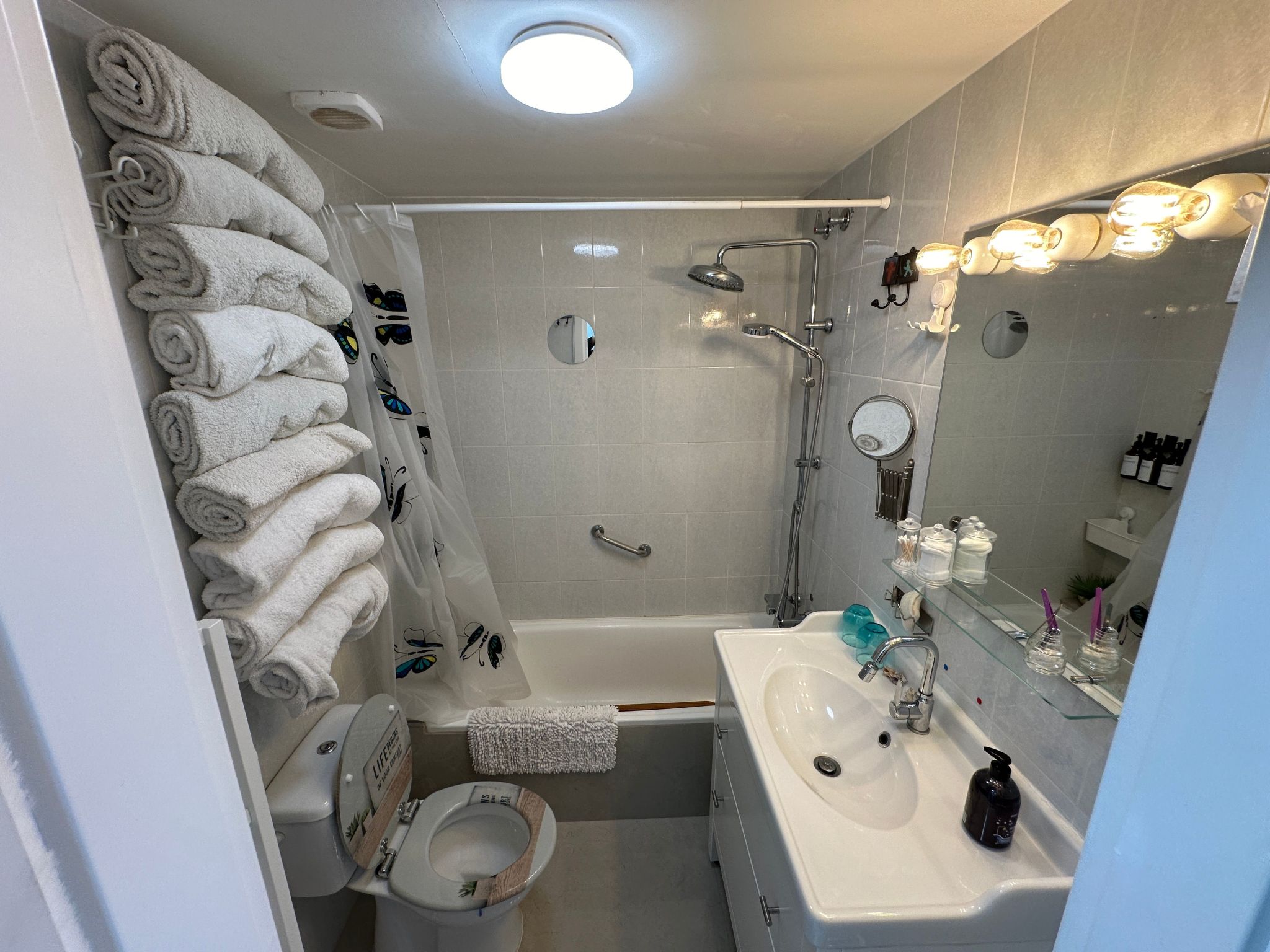 Mit Pool, umgeben von Natur-Inside