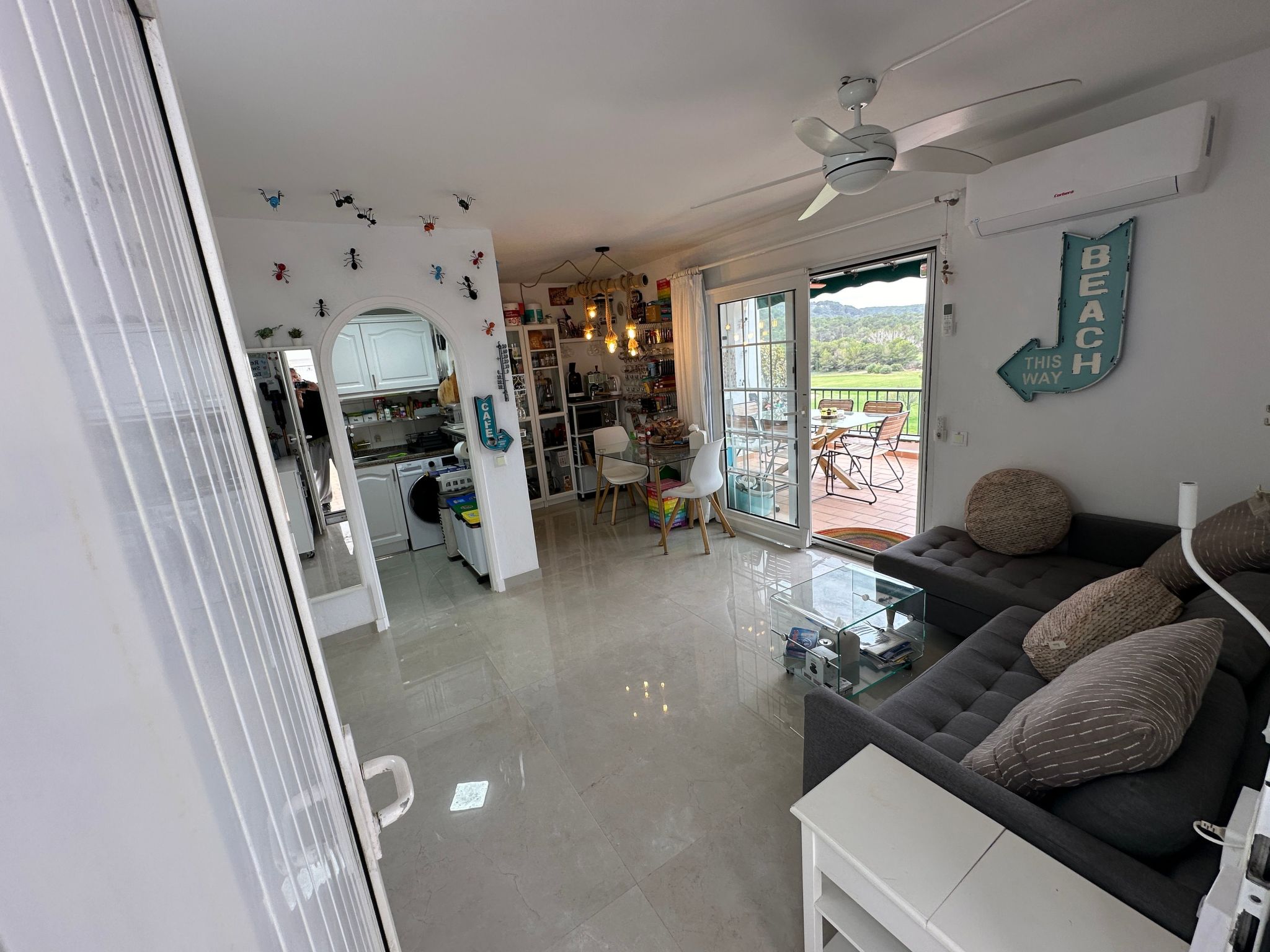 Mit Pool, umgeben von Natur-Inside