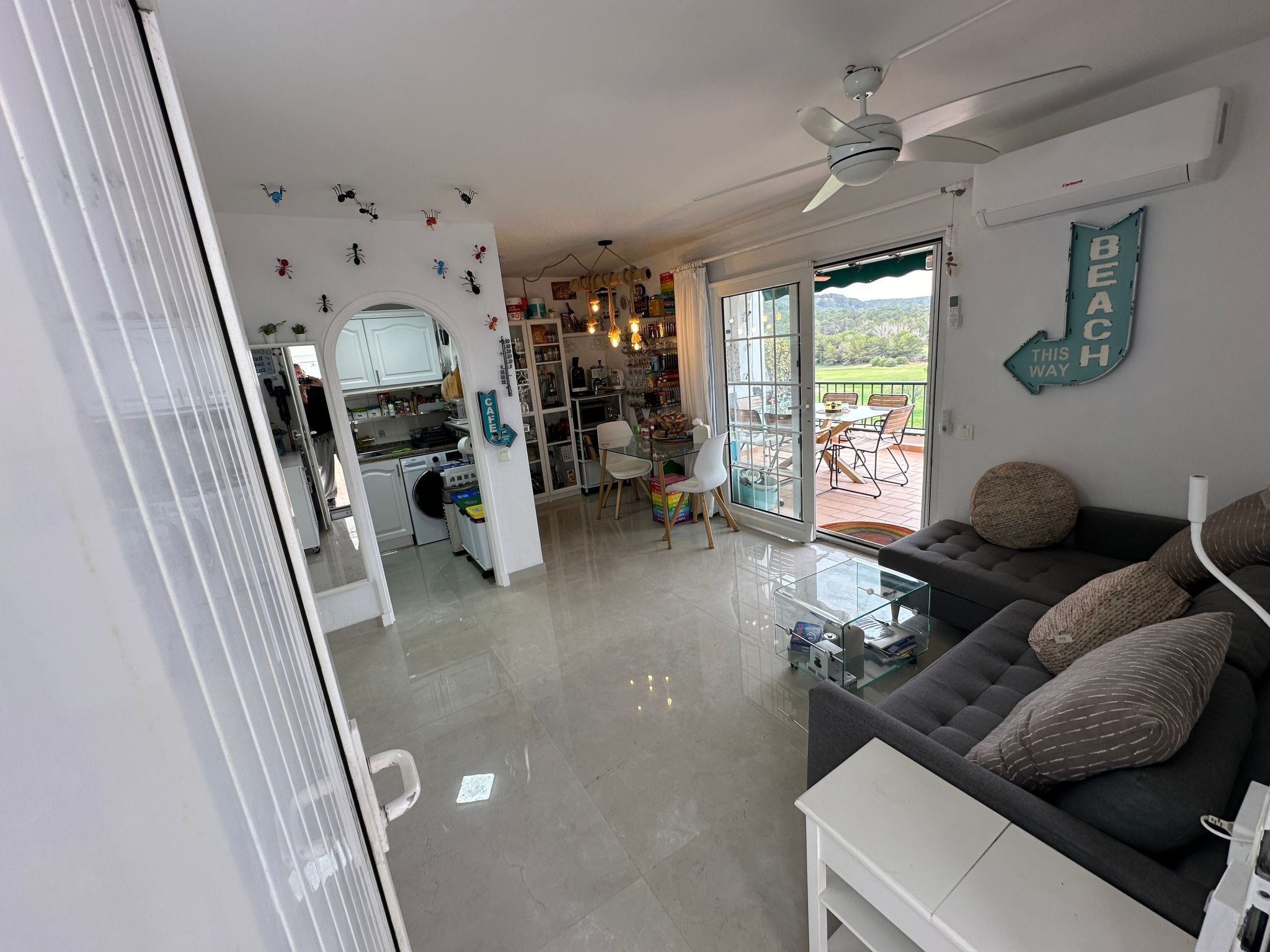 Mit Pool, umgeben von Natur-Inside