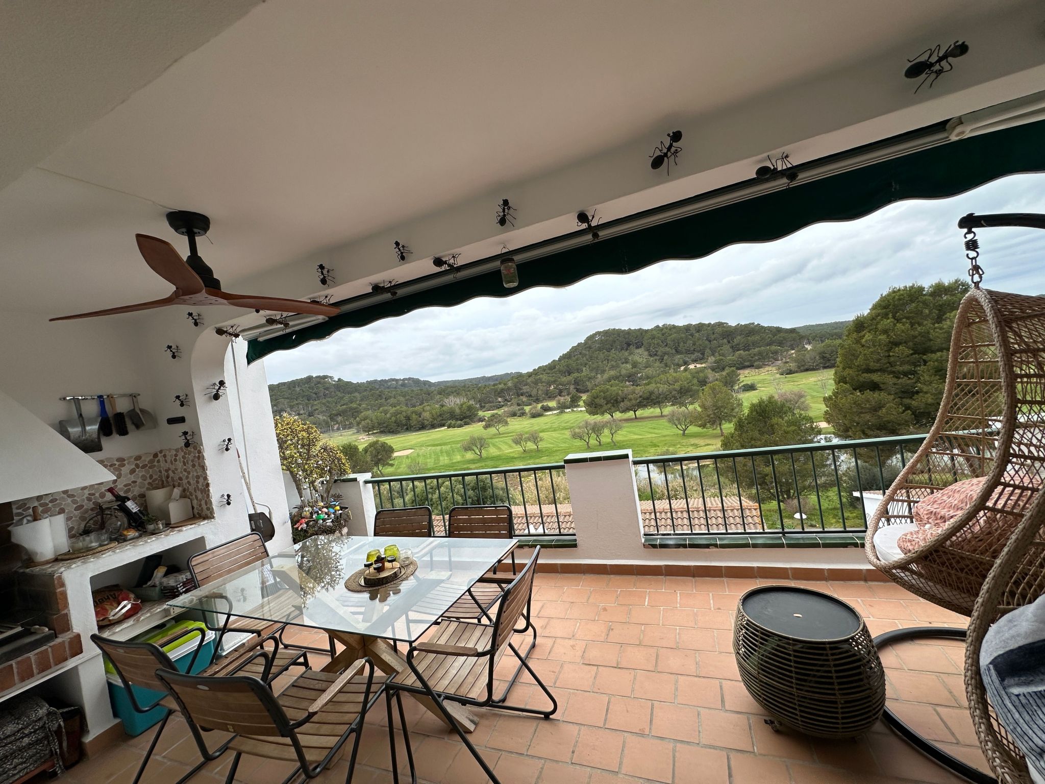 Mit Pool, umgeben von Natur-Outside