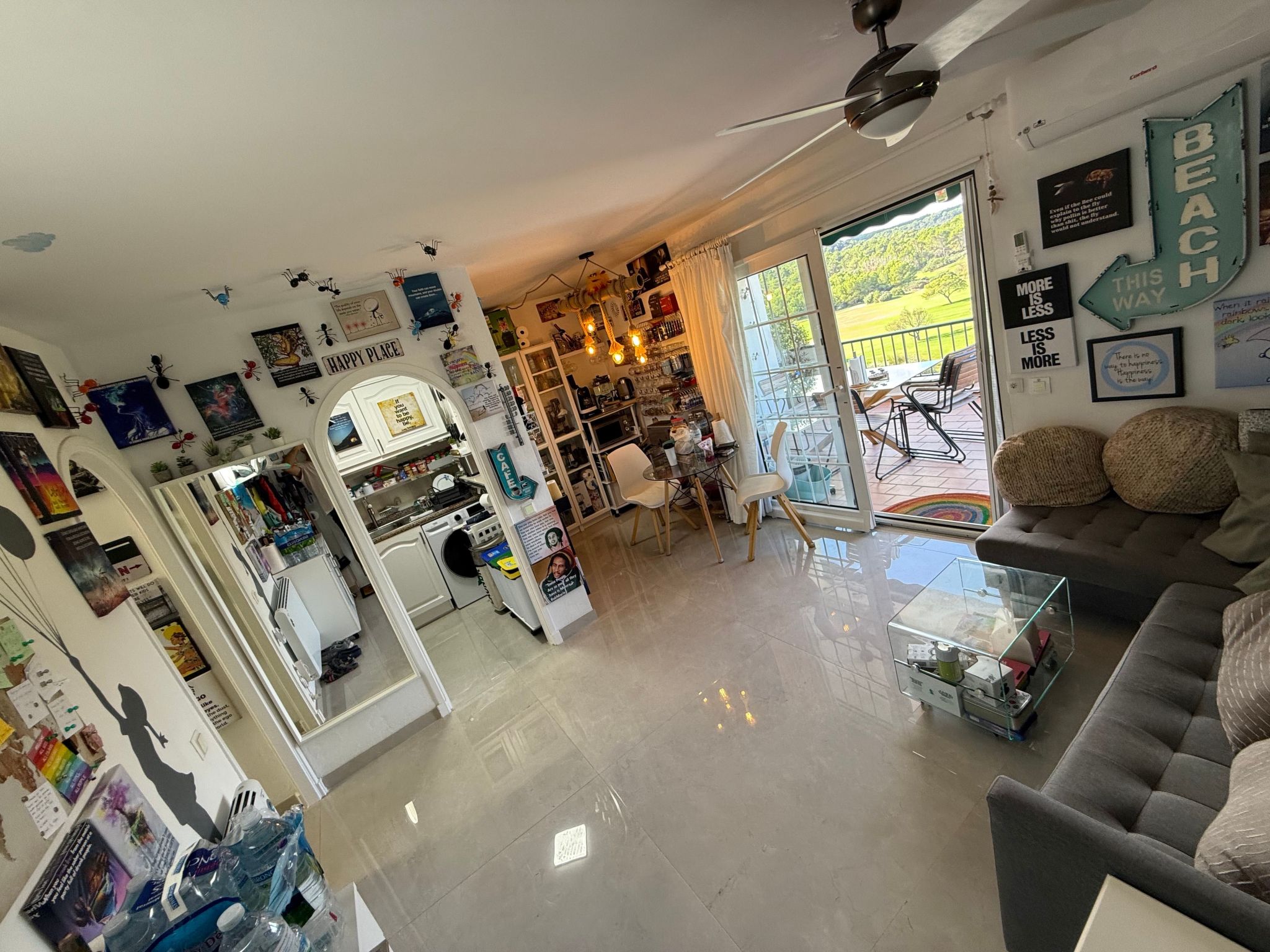 Mit Pool, umgeben von Natur-Image-tags.info