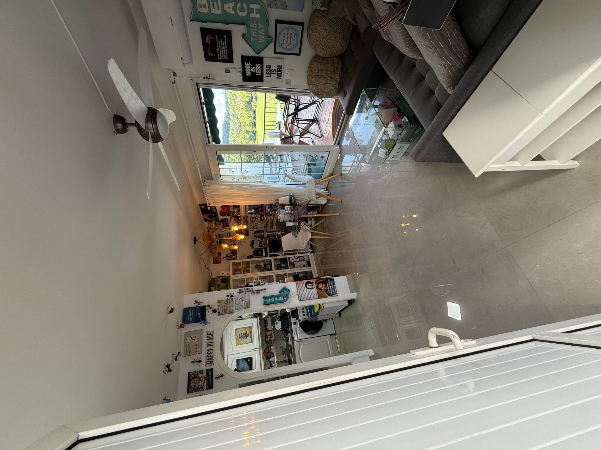 Mit Pool, umgeben von Natur-Image-tags.info