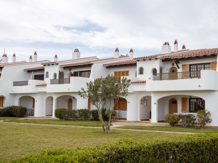 5-persoons appartement in Son Bou met zwembad in Son Bou