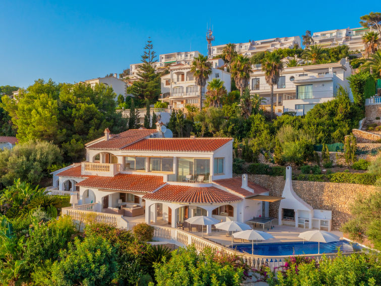 Villa Maitreya in Son Bou: Privézwembad en ruimte voor 12 personen in Son Bou