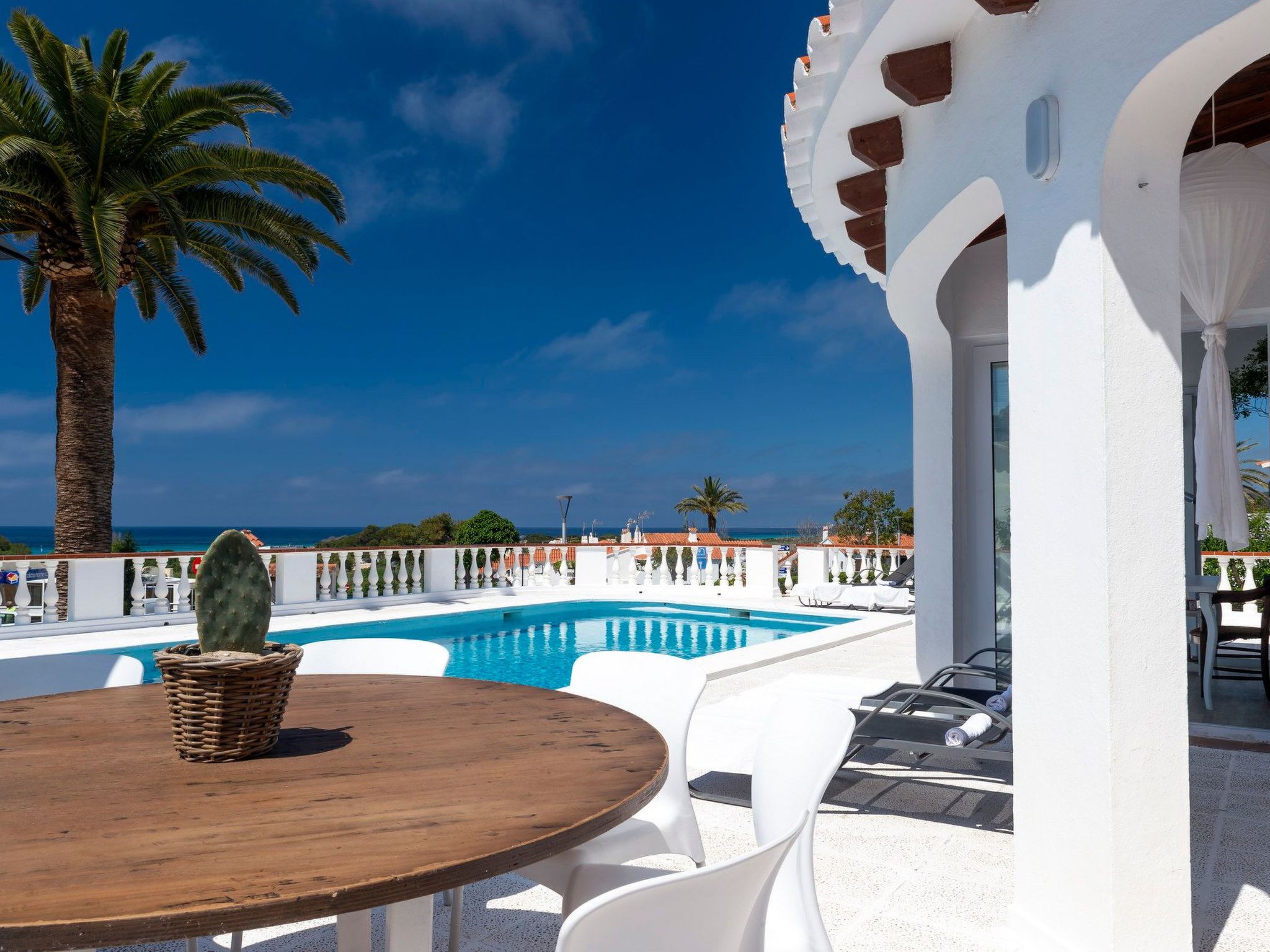 Photo of Strandnahe Villa German mit großer Poolterrasse