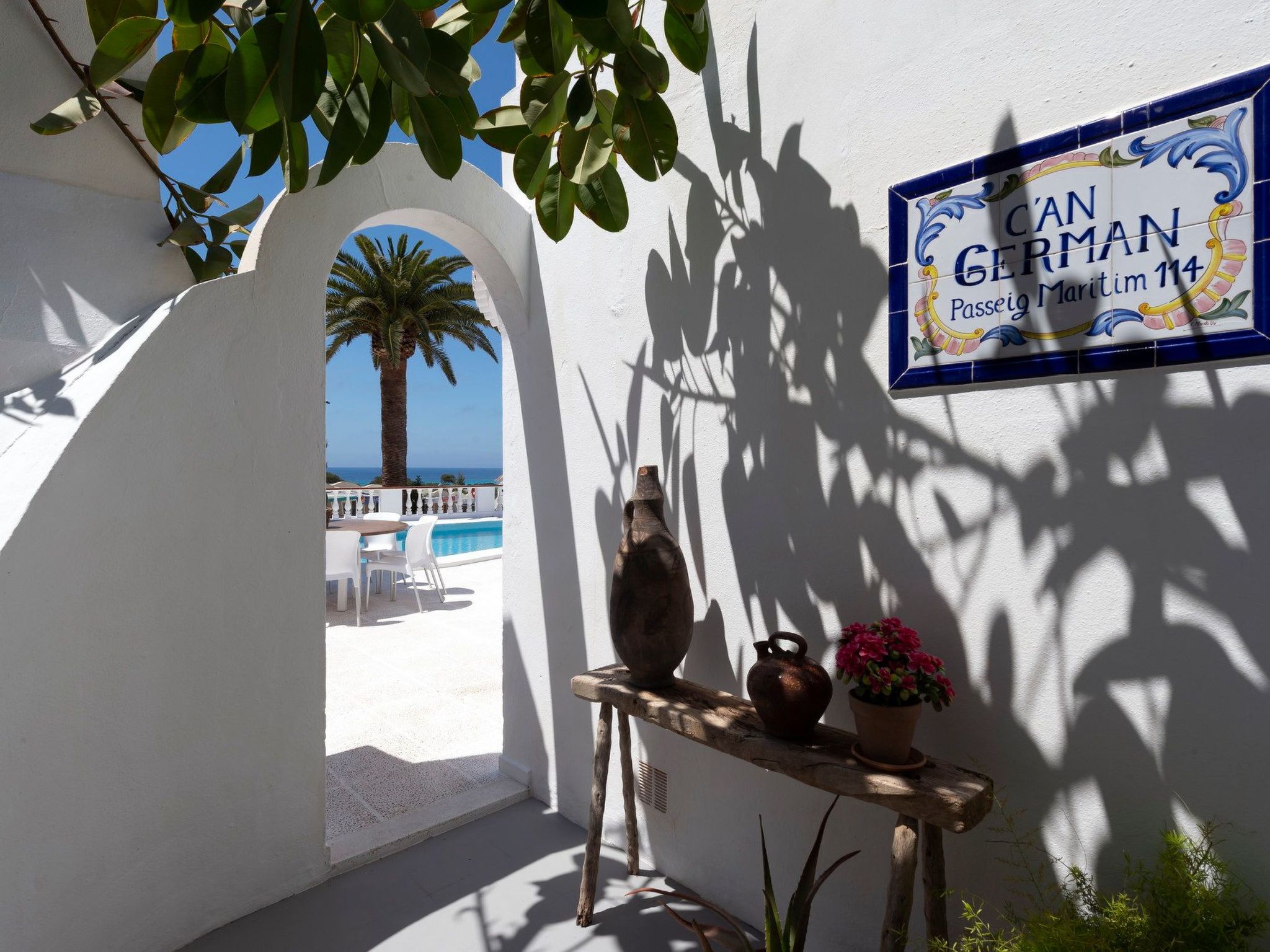 Photo of Strandnahe Villa German mit großer Poolterrasse
