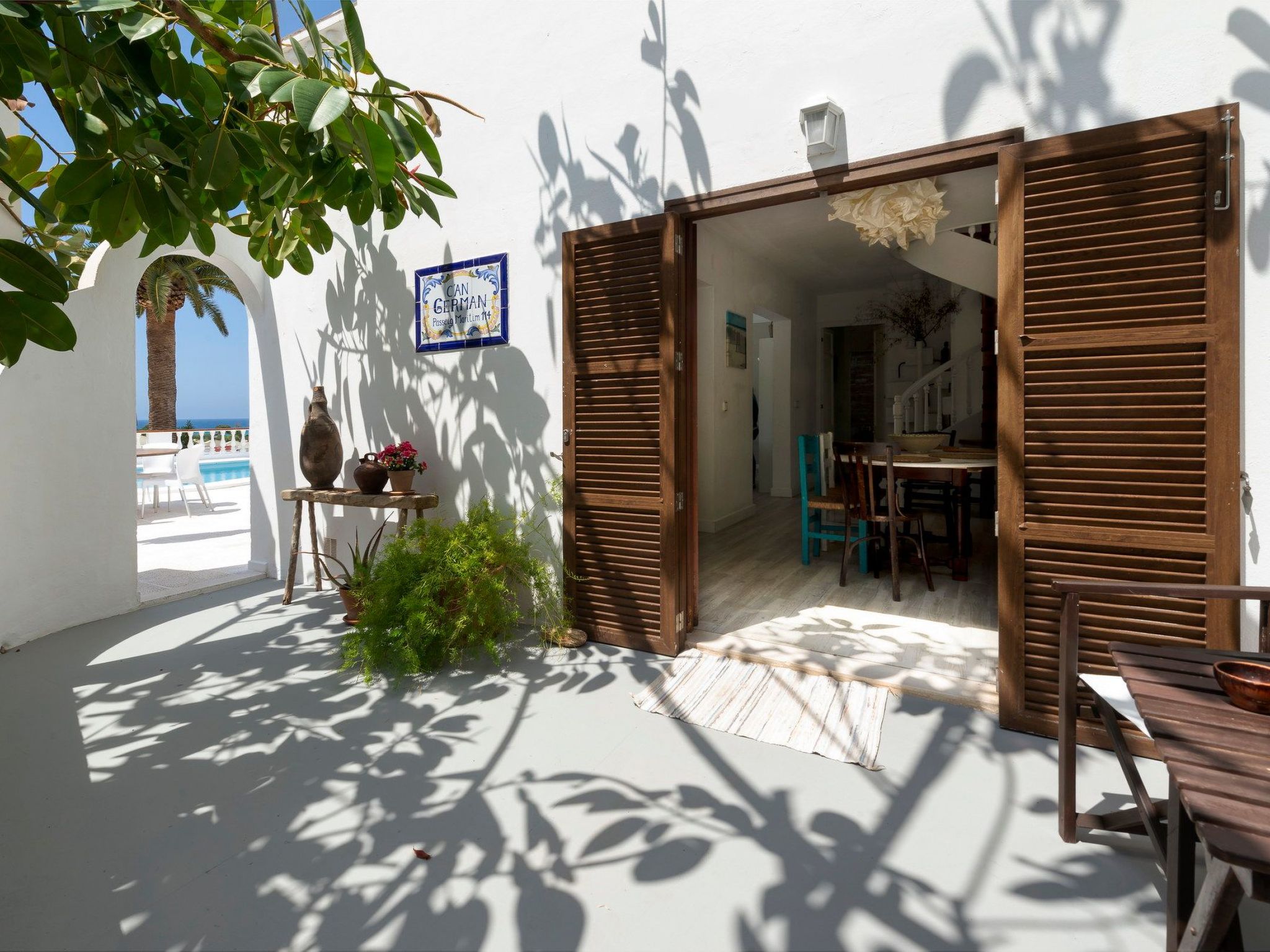 Photo of Strandnahe Villa German mit großer Poolterrasse