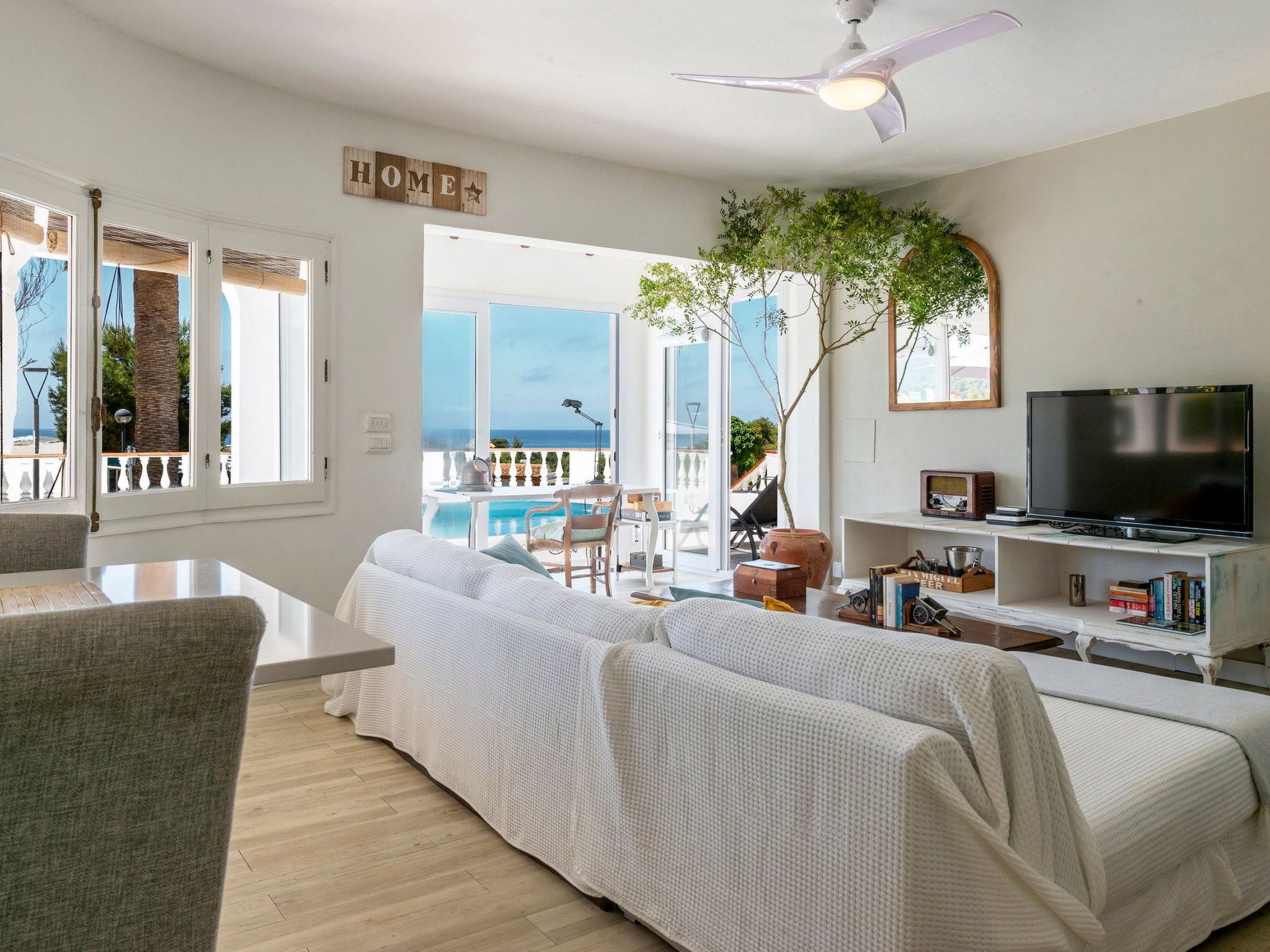 Photo of Strandnahe Villa German mit großer Poolterrasse