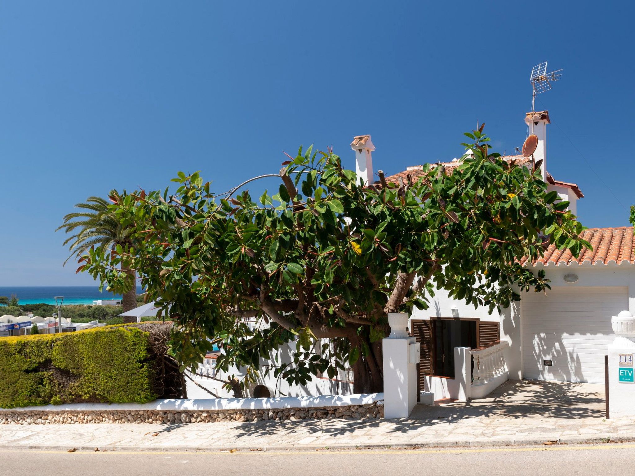 Photo of Strandnahe Villa German mit großer Poolterrasse