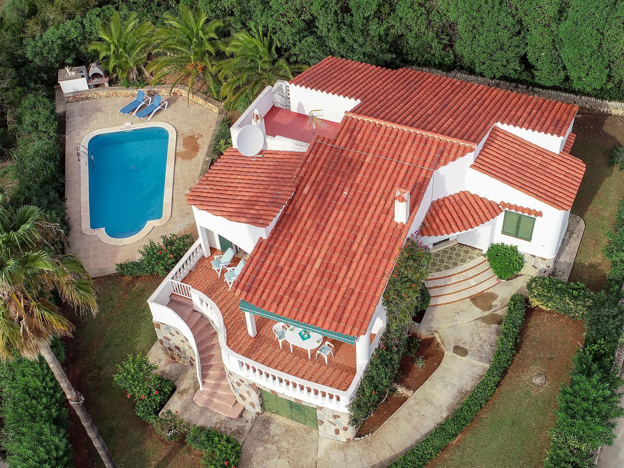 Moderne, frische Familienvilla Allondra-Binnen