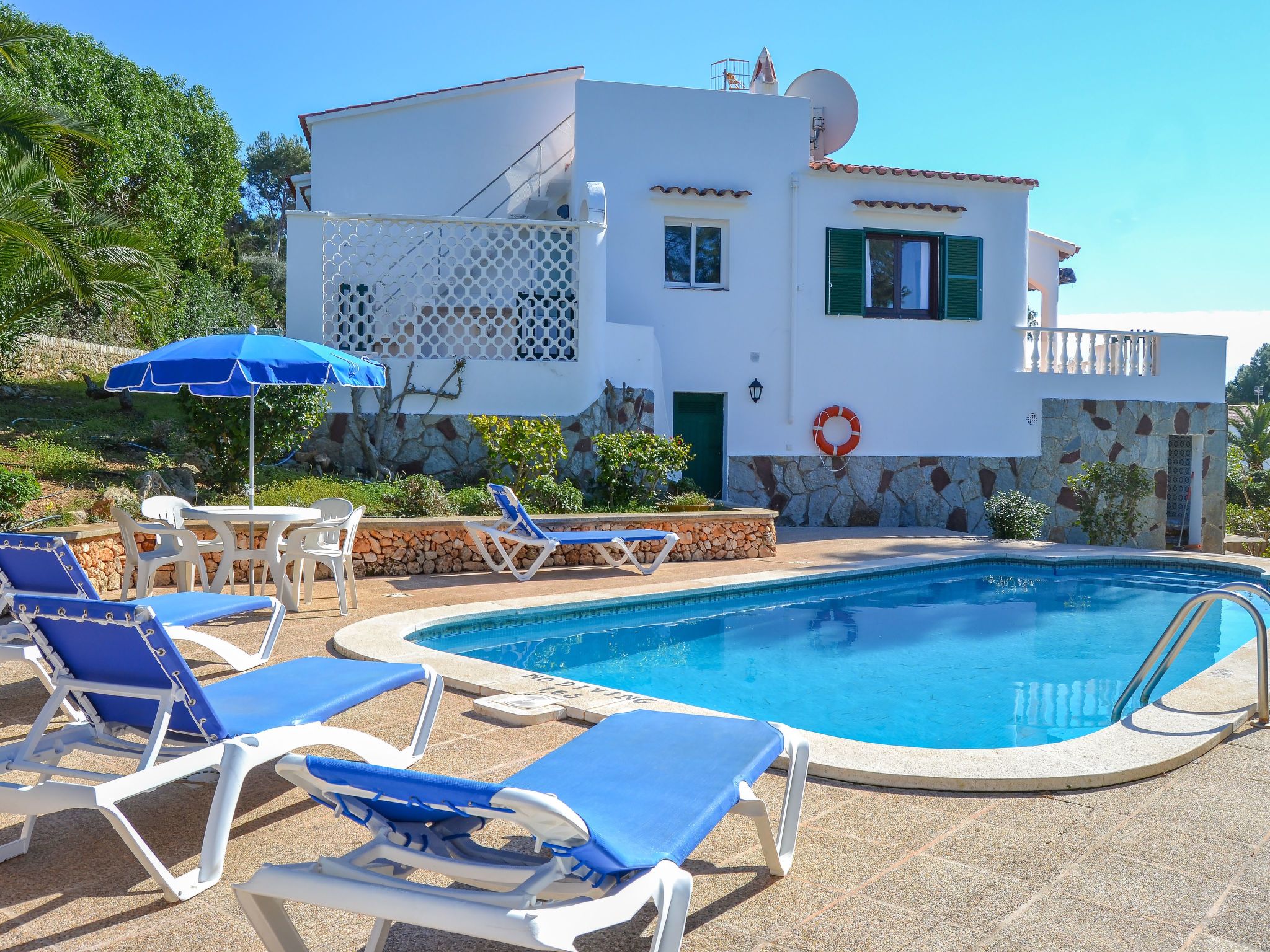 Moderne, frische Familienvilla Allondra-Binnen