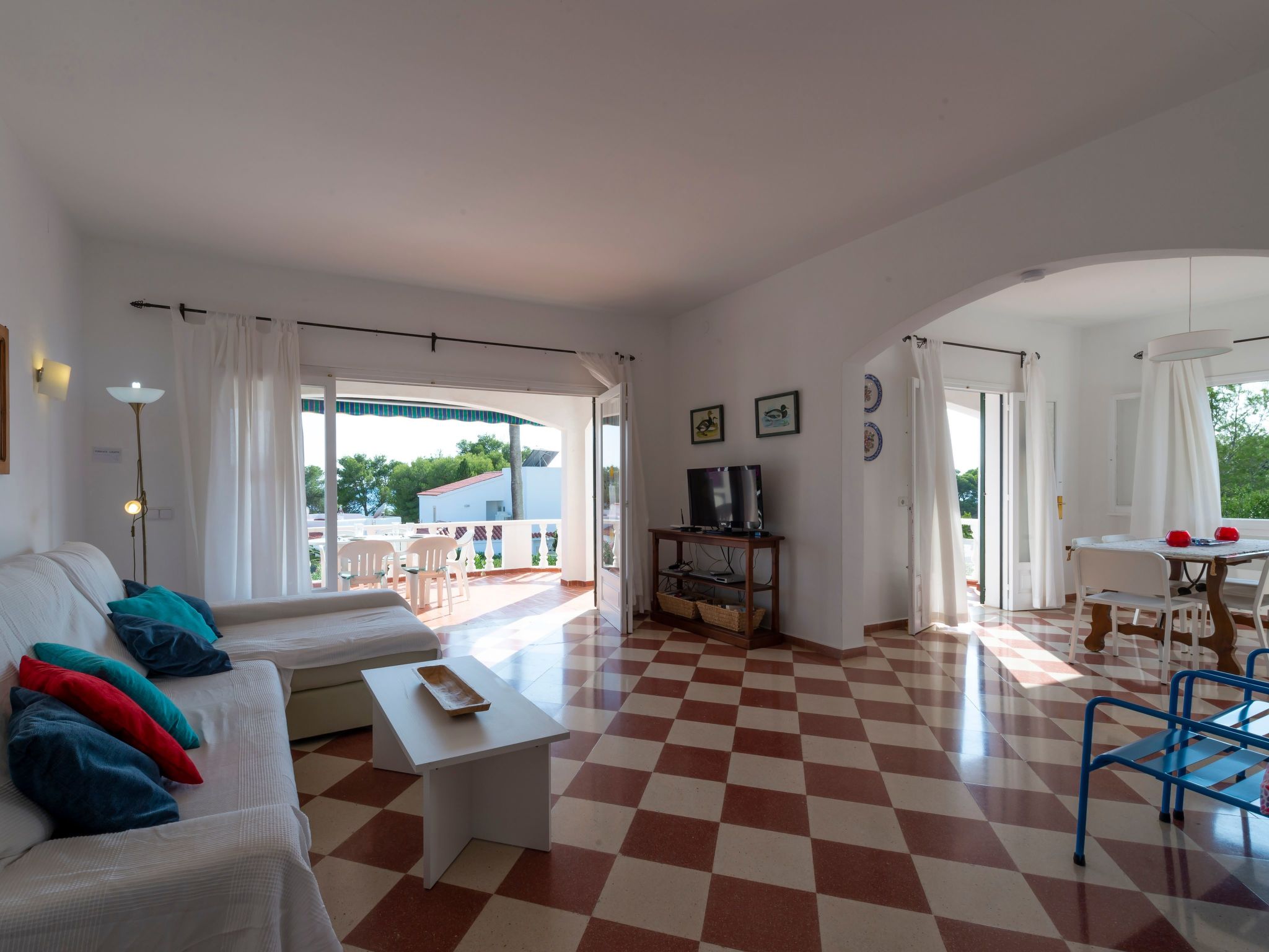 Moderne, frische Familienvilla Allondra-Binnen