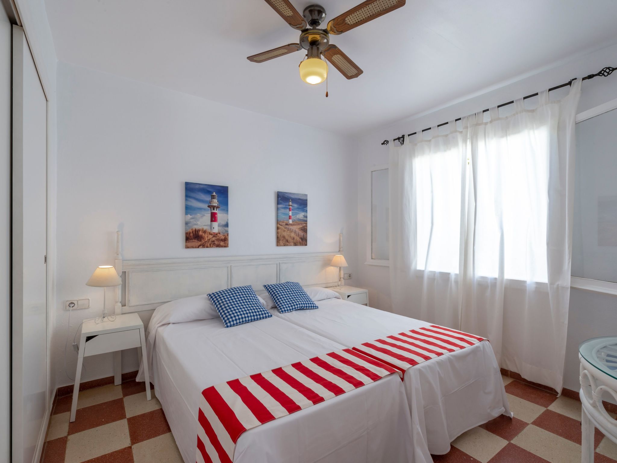 Moderne, frische Familienvilla Allondra-Binnen