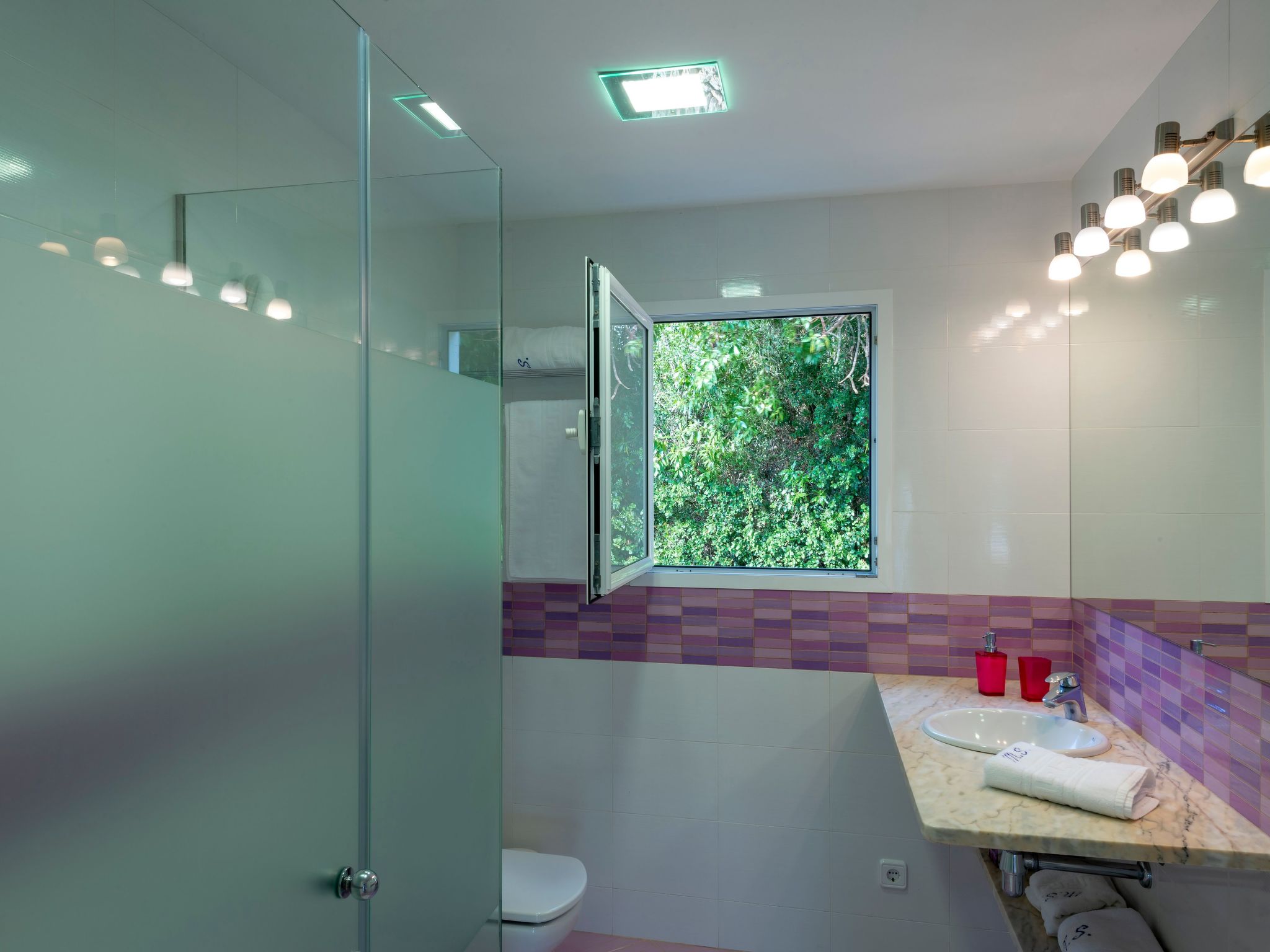 Moderne, frische Familienvilla Allondra-Binnen