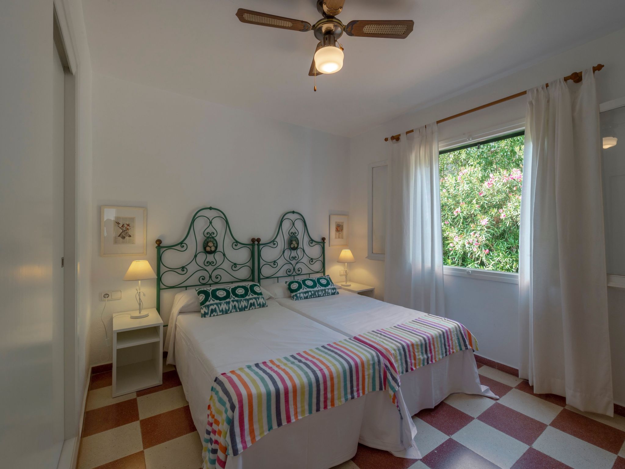 Moderne, frische Familienvilla Allondra-Binnen