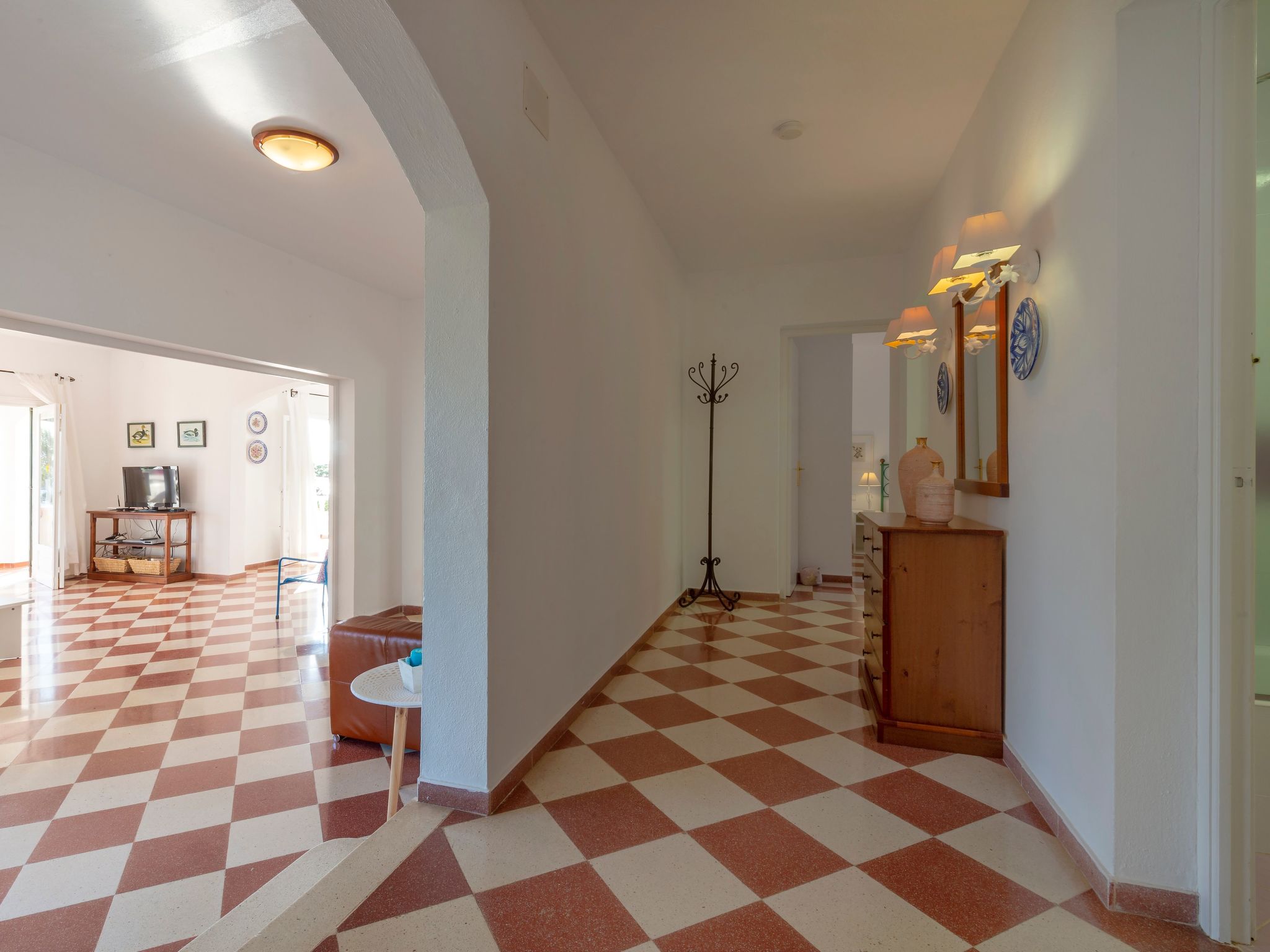 Moderne, frische Familienvilla Allondra-Binnen