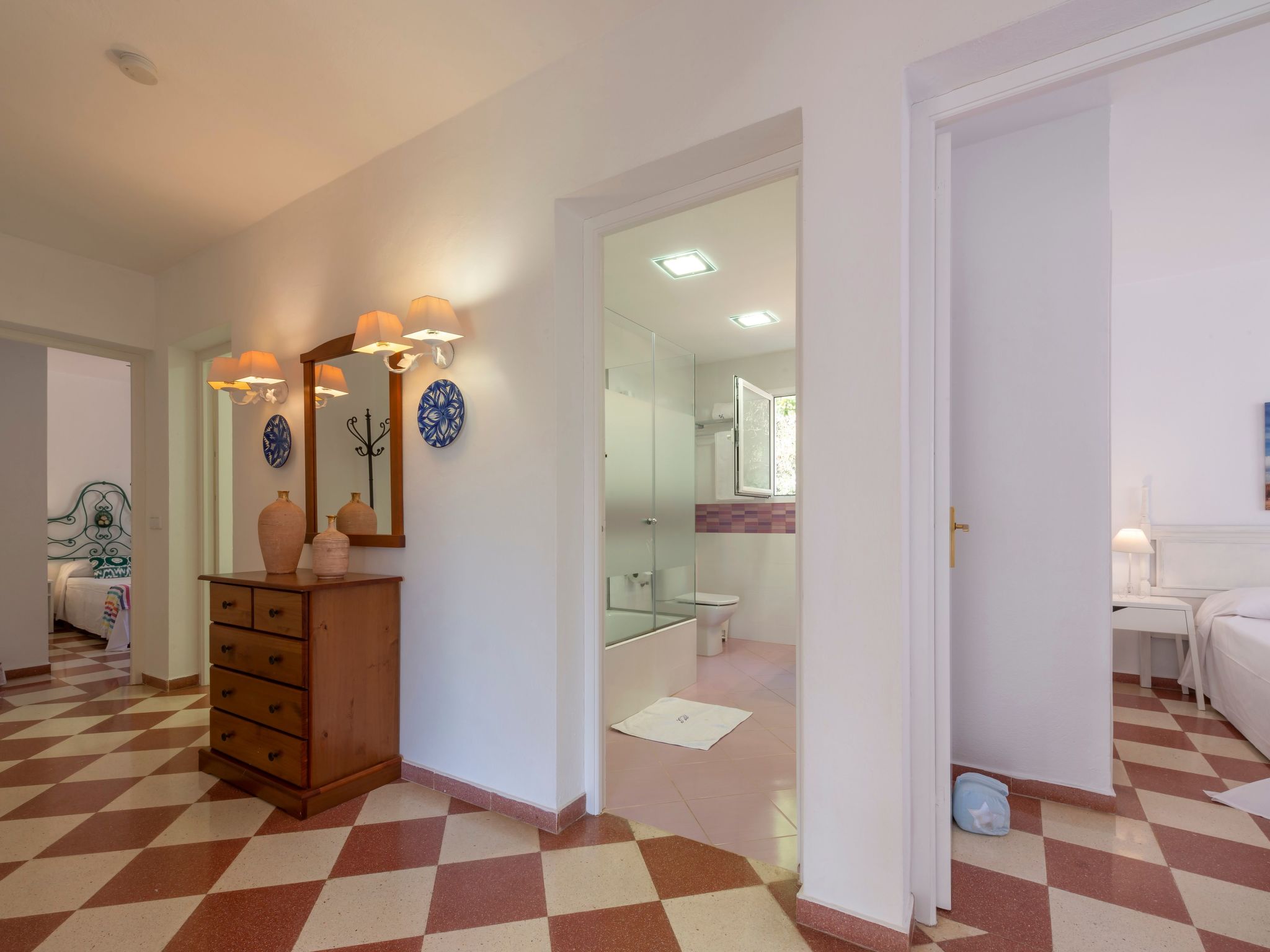 Moderne, frische Familienvilla Allondra-Binnen