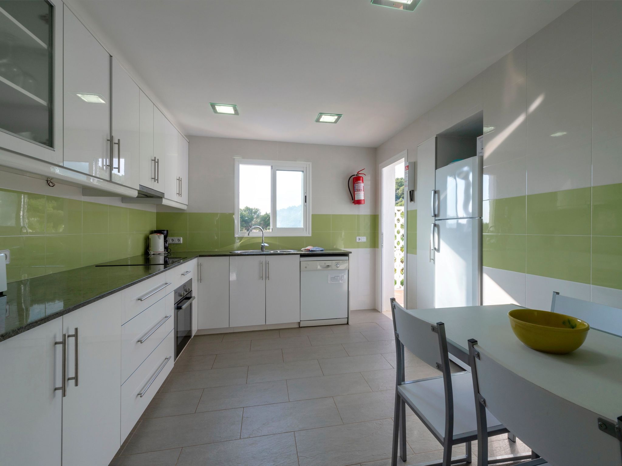 Moderne, frische Familienvilla Allondra-Binnen