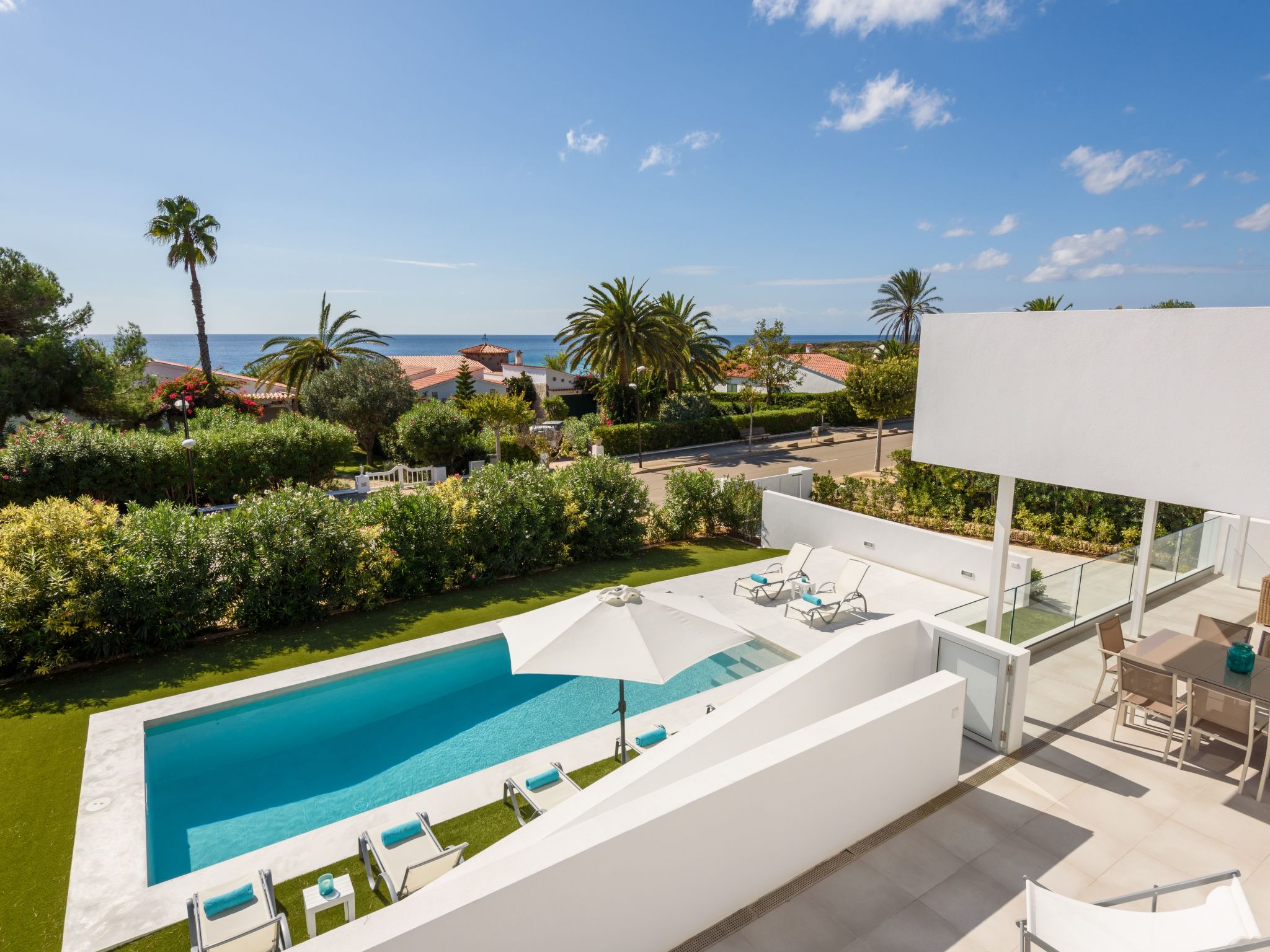 Villa Lucia mit Meerblick und Pool in Santo Tomas-Binnen