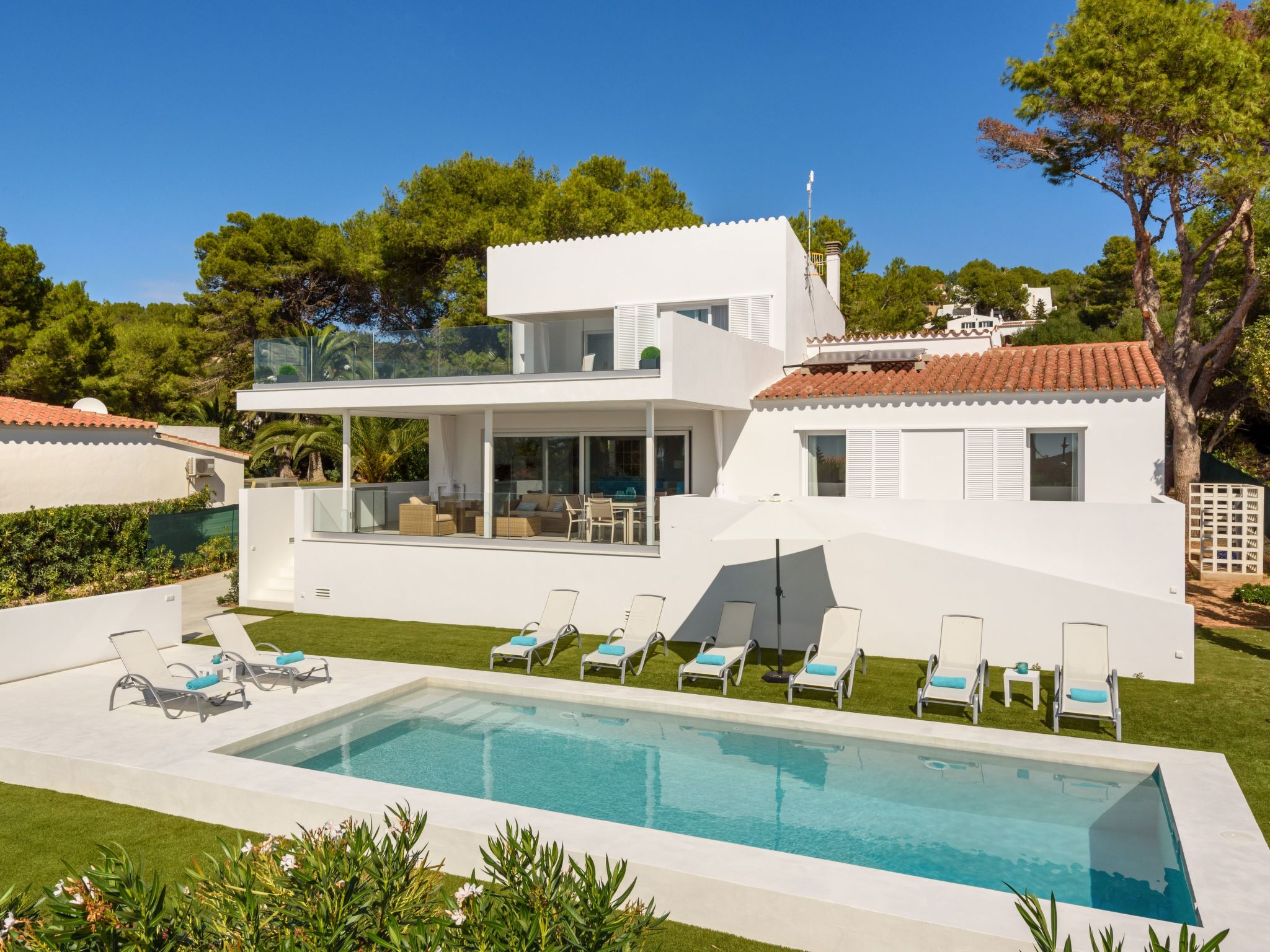 Villa Lucia mit Meerblick und Pool in Santo Tomas-Binnen