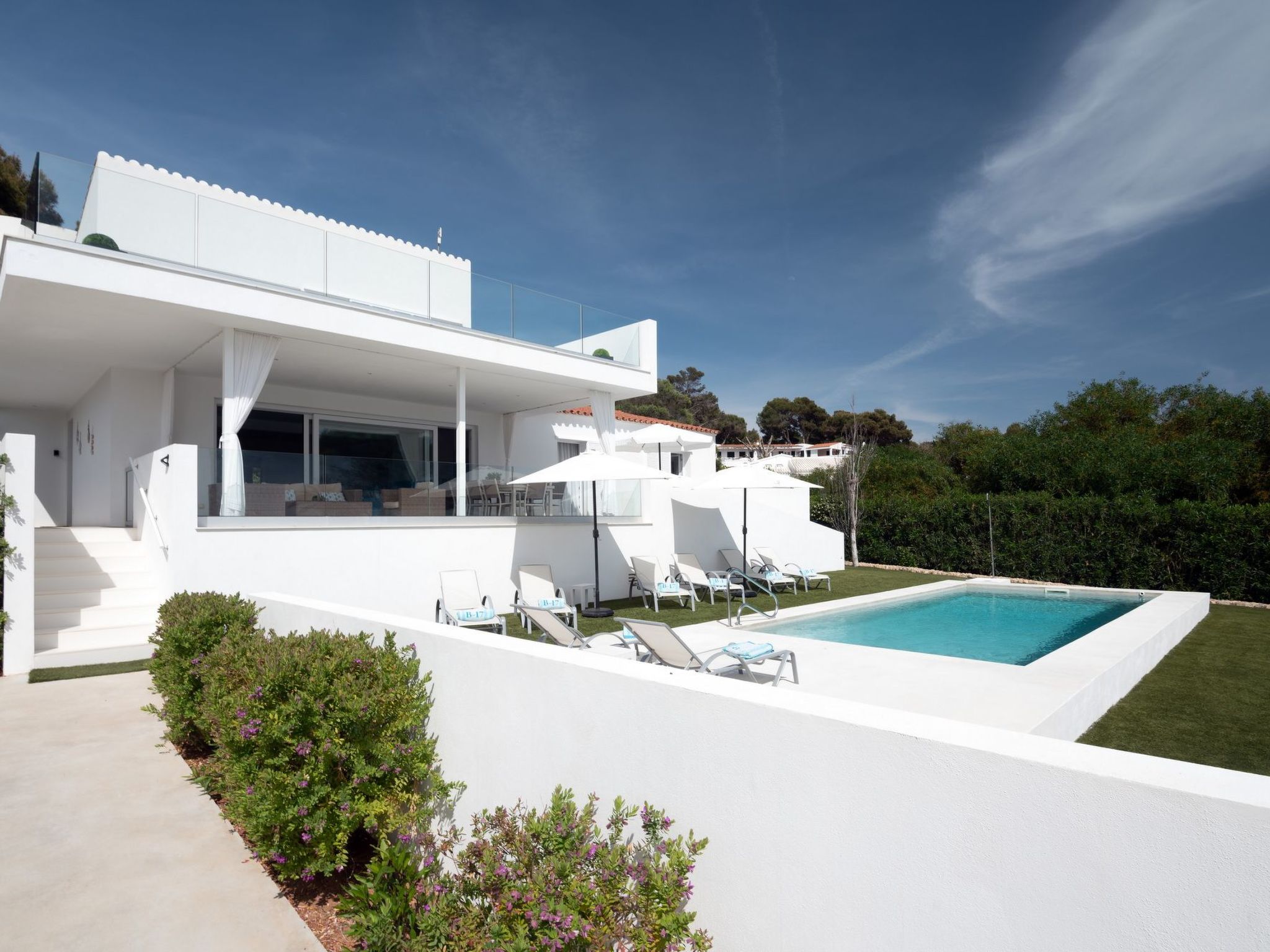 Villa Lucia mit Meerblick und Pool in Santo Tomas-Binnen