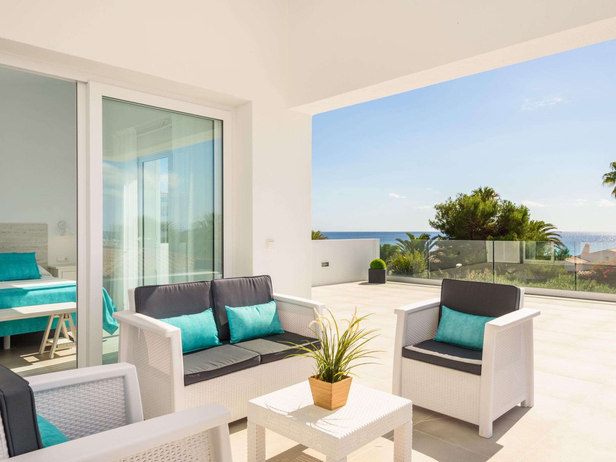 Villa Lucia mit Meerblick und Pool in Santo Tomas-Binnen