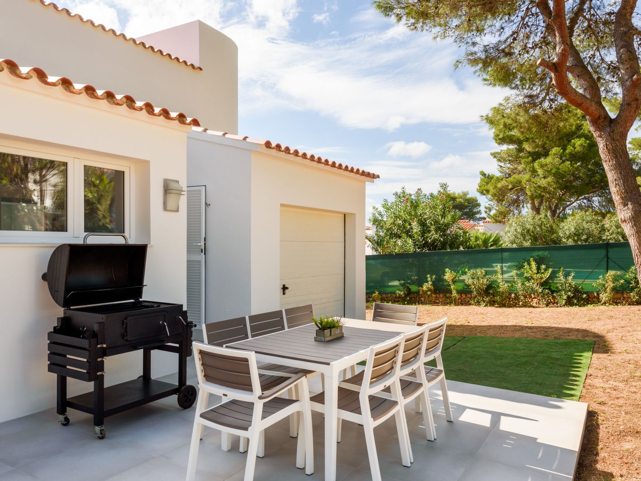 Villa Lucia mit Meerblick und Pool in Santo Tomas-Binnen