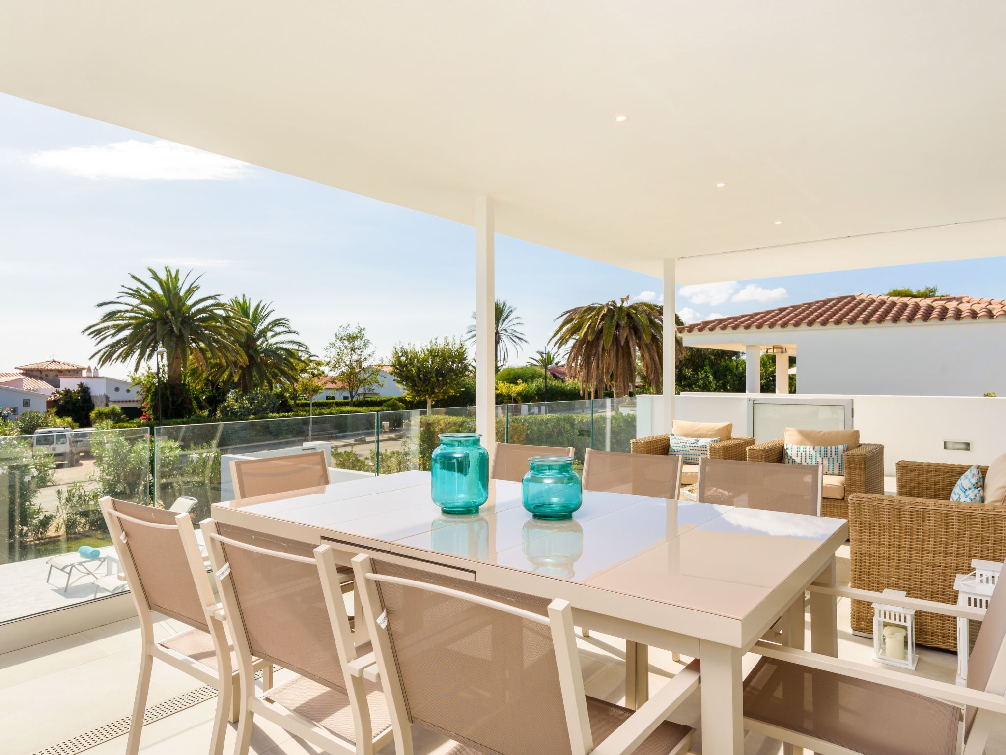 Villa Lucia mit Meerblick und Pool in Santo Tomas-Binnen