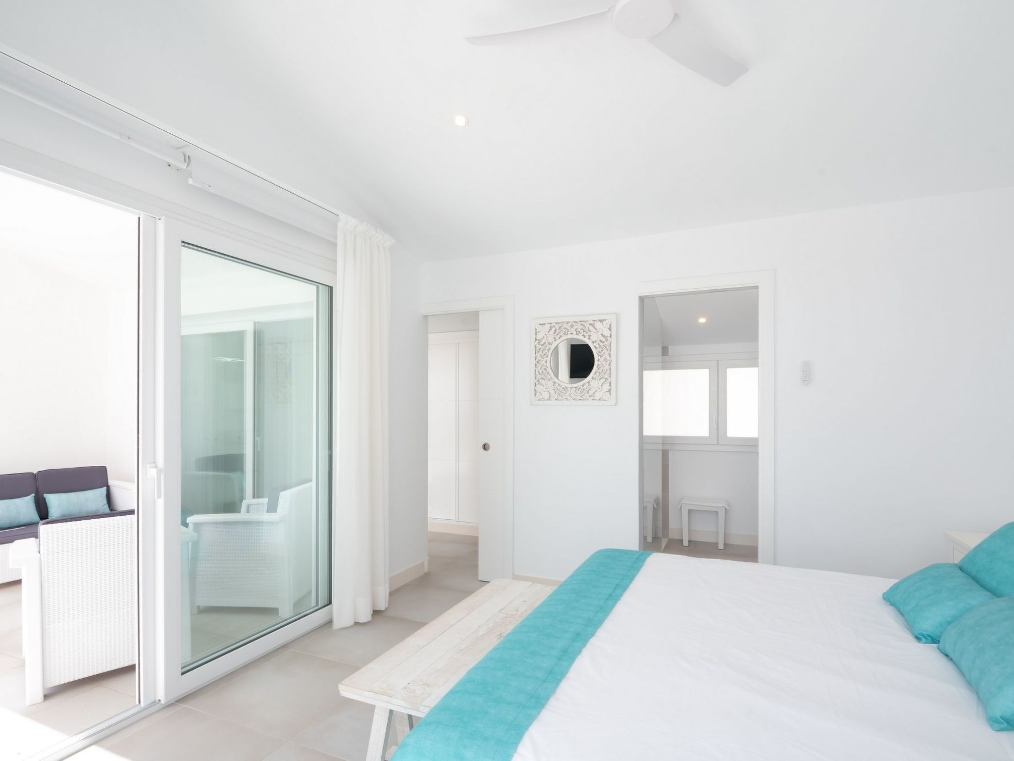 Villa Lucia mit Meerblick und Pool in Santo Tomas-Binnen