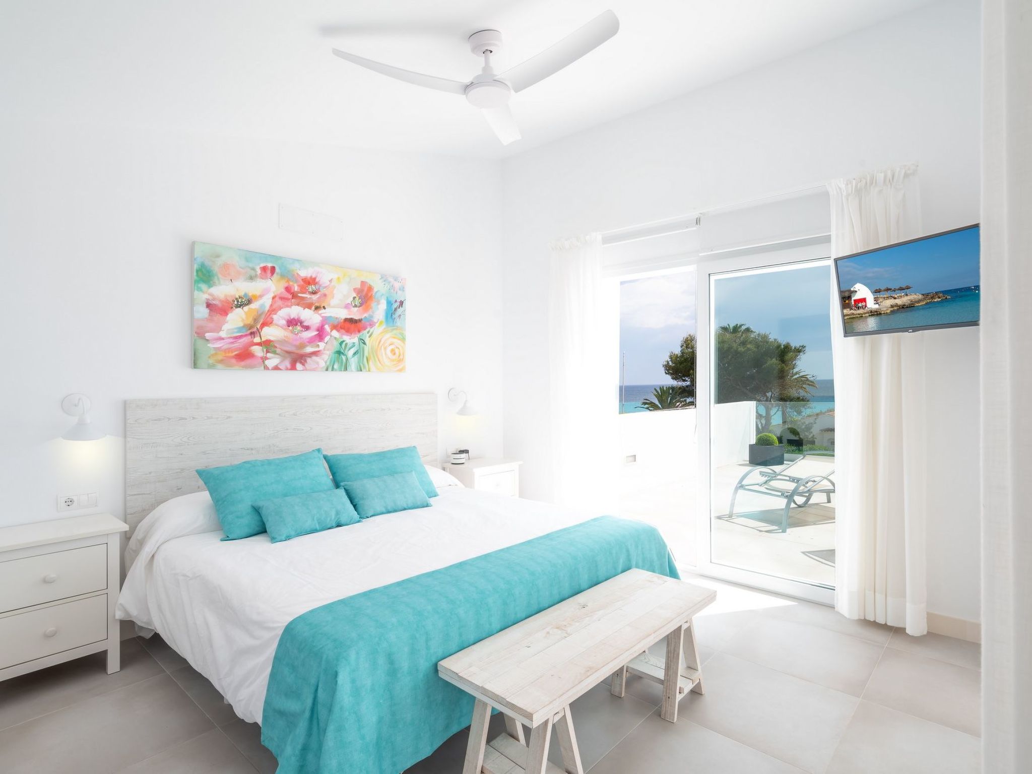 Villa Lucia mit Meerblick und Pool in Santo Tomas-Binnen