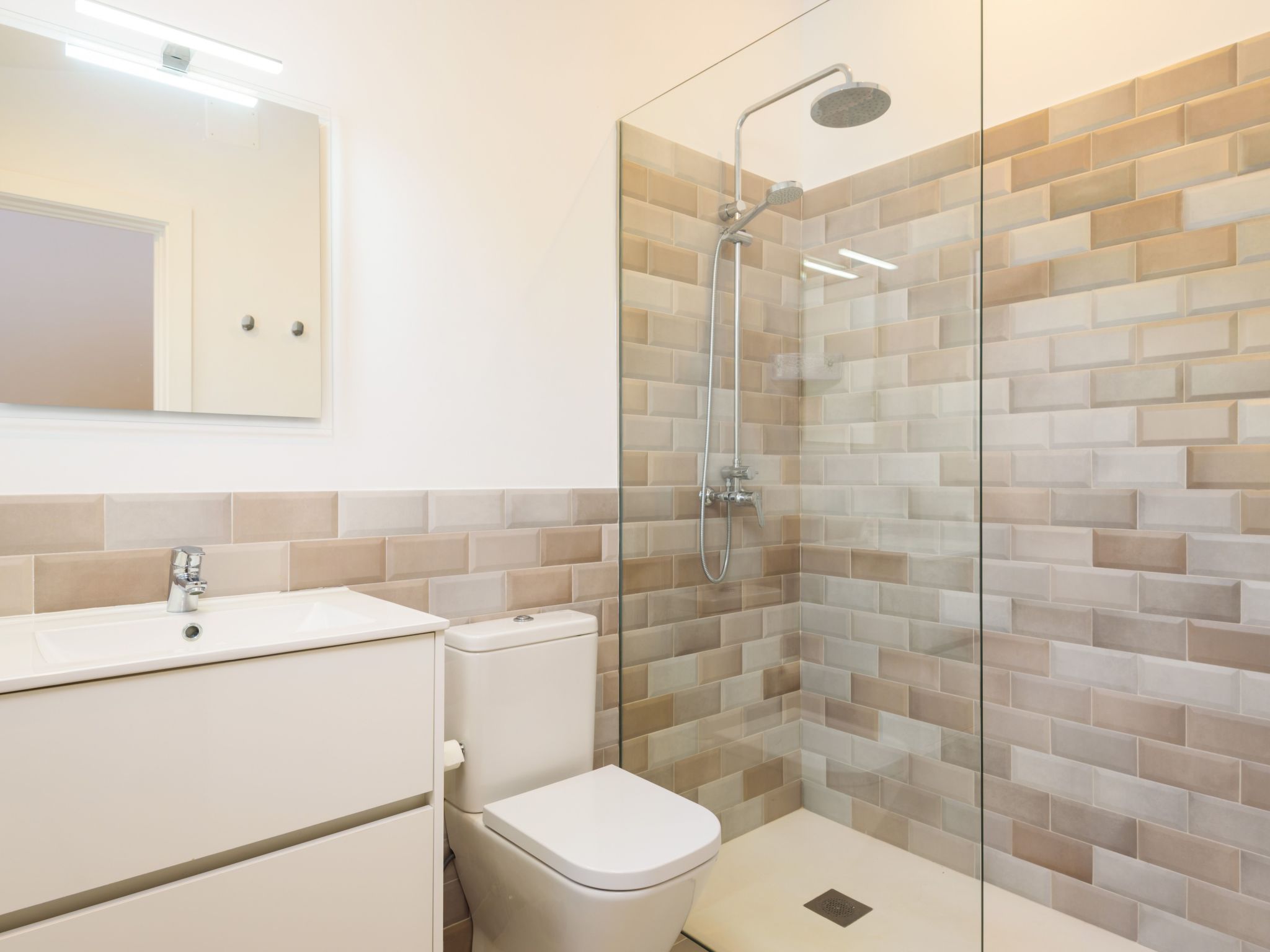 Villa Lucia mit Meerblick und Pool in Santo Tomas-Binnen