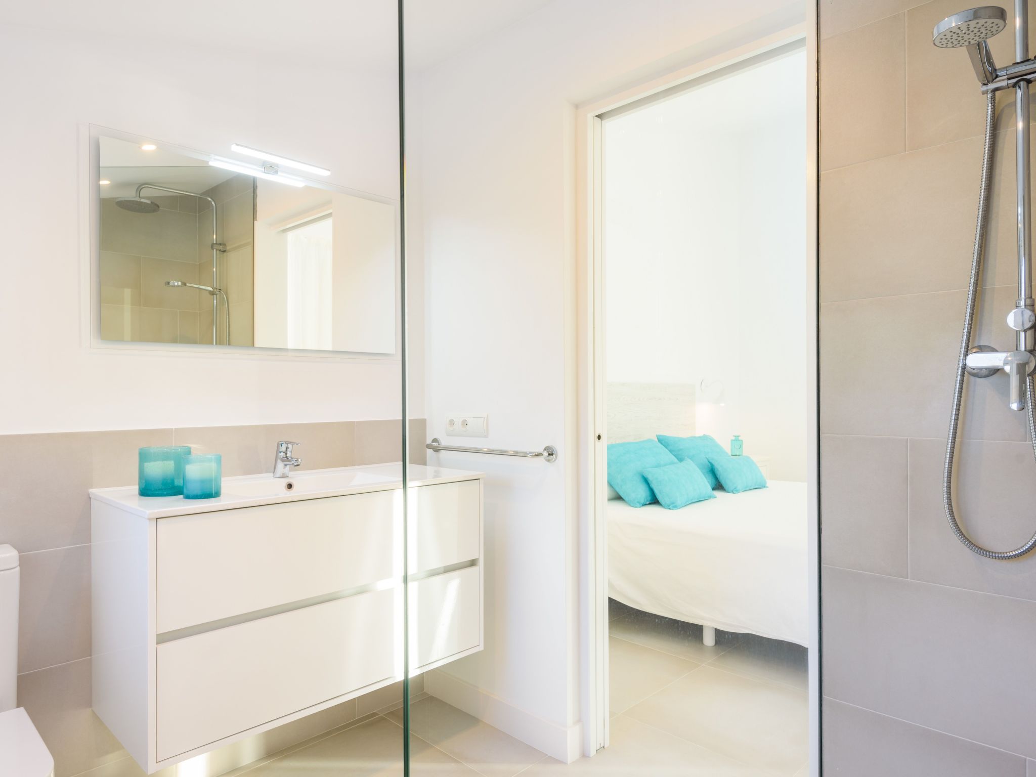 Villa Lucia mit Meerblick und Pool in Santo Tomas-Binnen