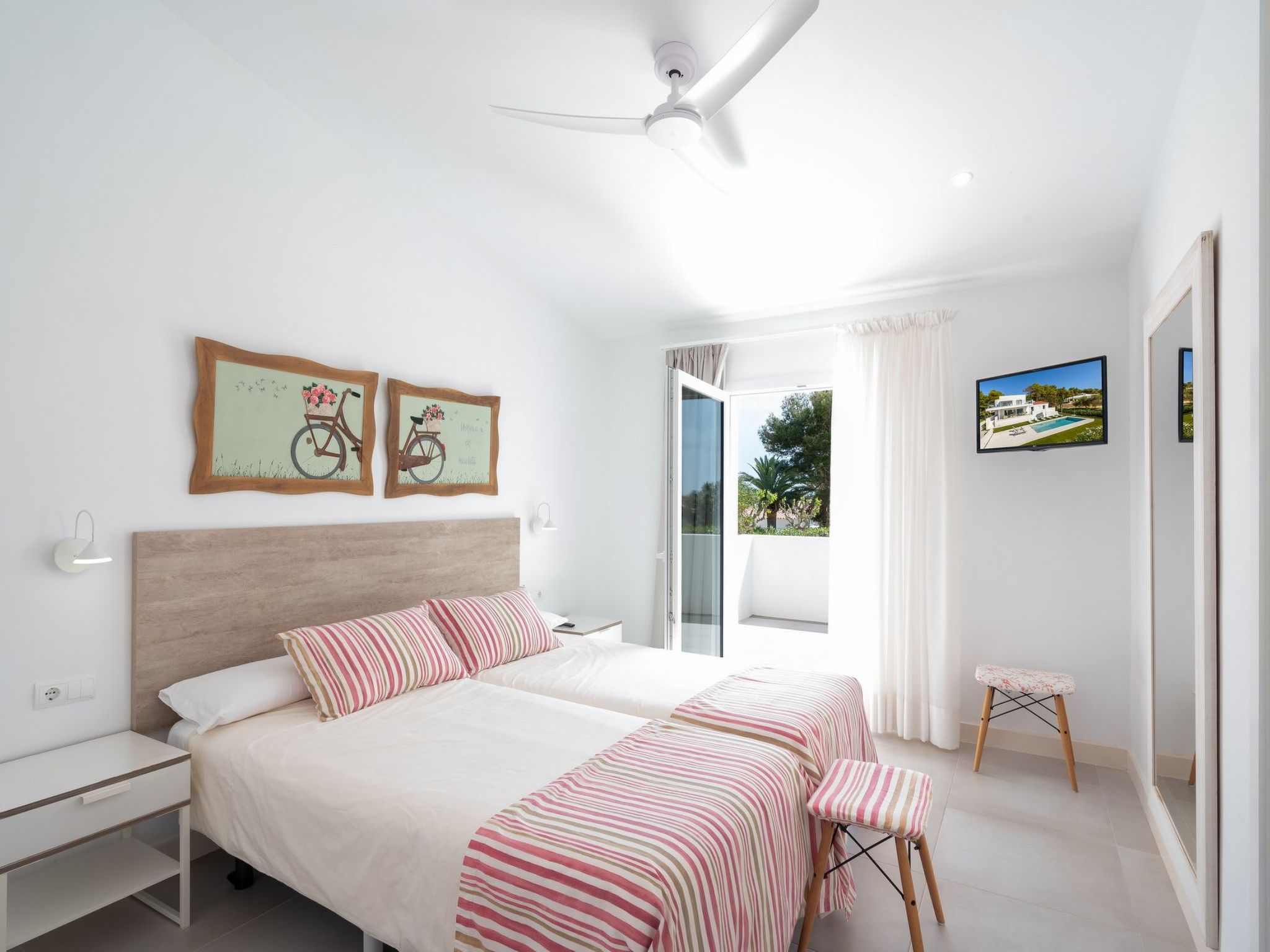 Villa Lucia mit Meerblick und Pool in Santo Tomas-Binnen