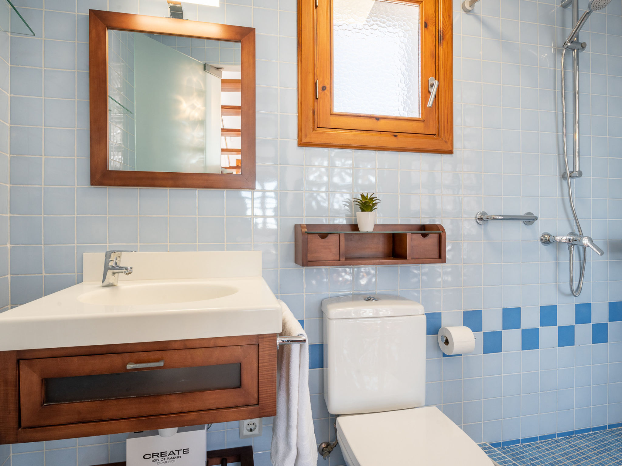 MOLI 37 HOUSE - PORT VIEW TERRACE - Binnen