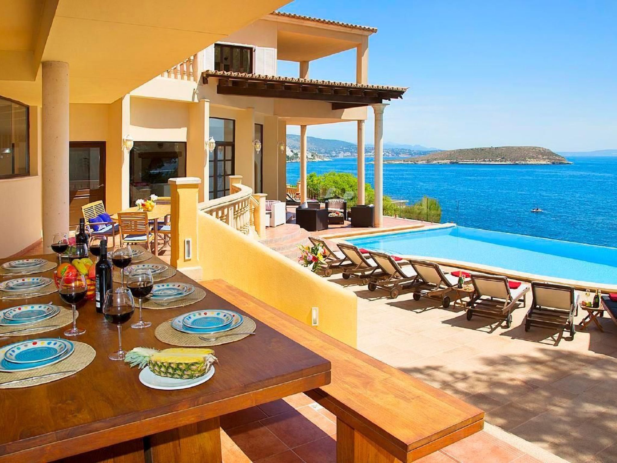 Spektakuläre Villa am Meer-Binnen