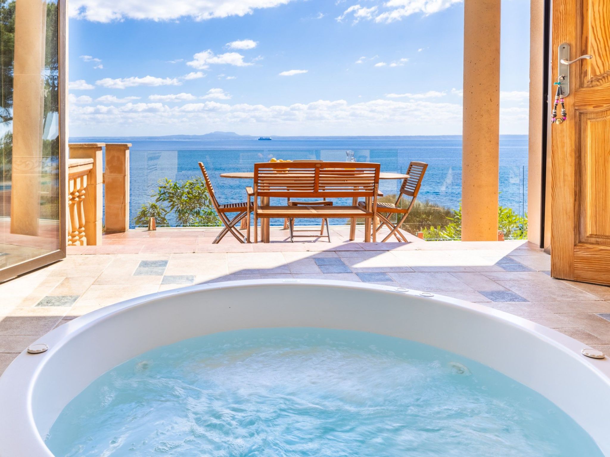 Spektakuläre Villa am Meer-Binnen