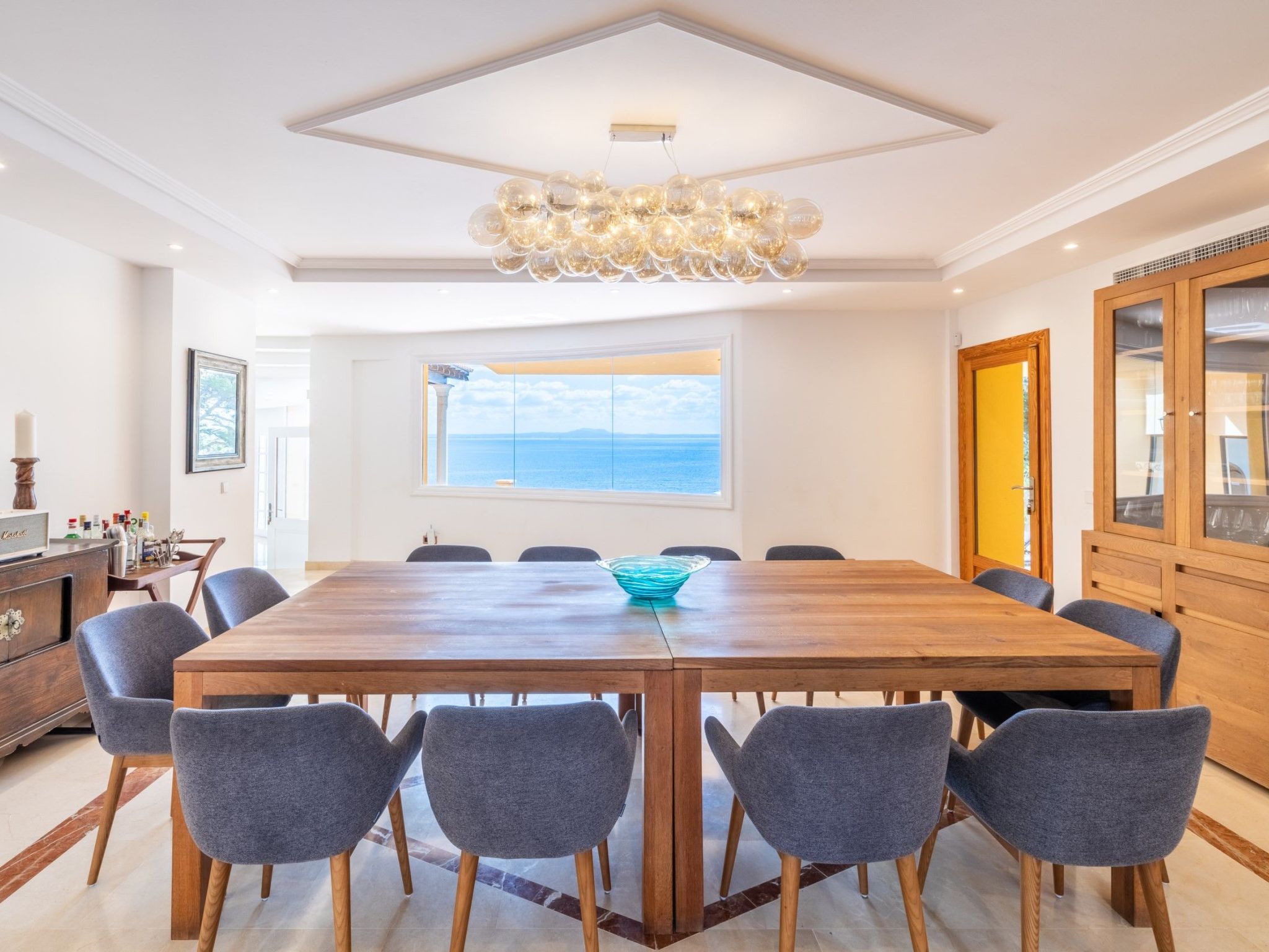 Spektakuläre Villa am Meer-Binnen