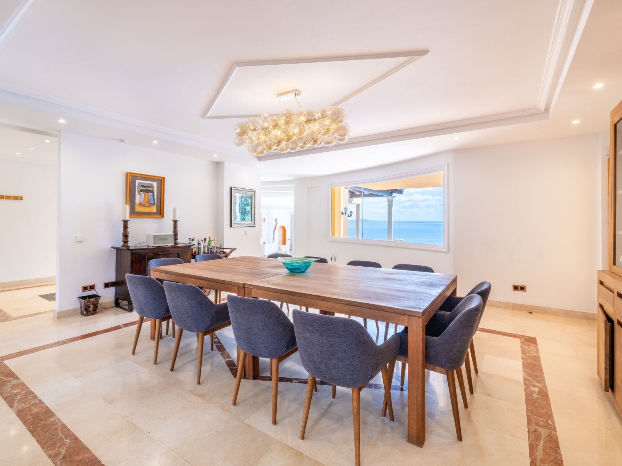 Spektakuläre Villa am Meer-Binnen