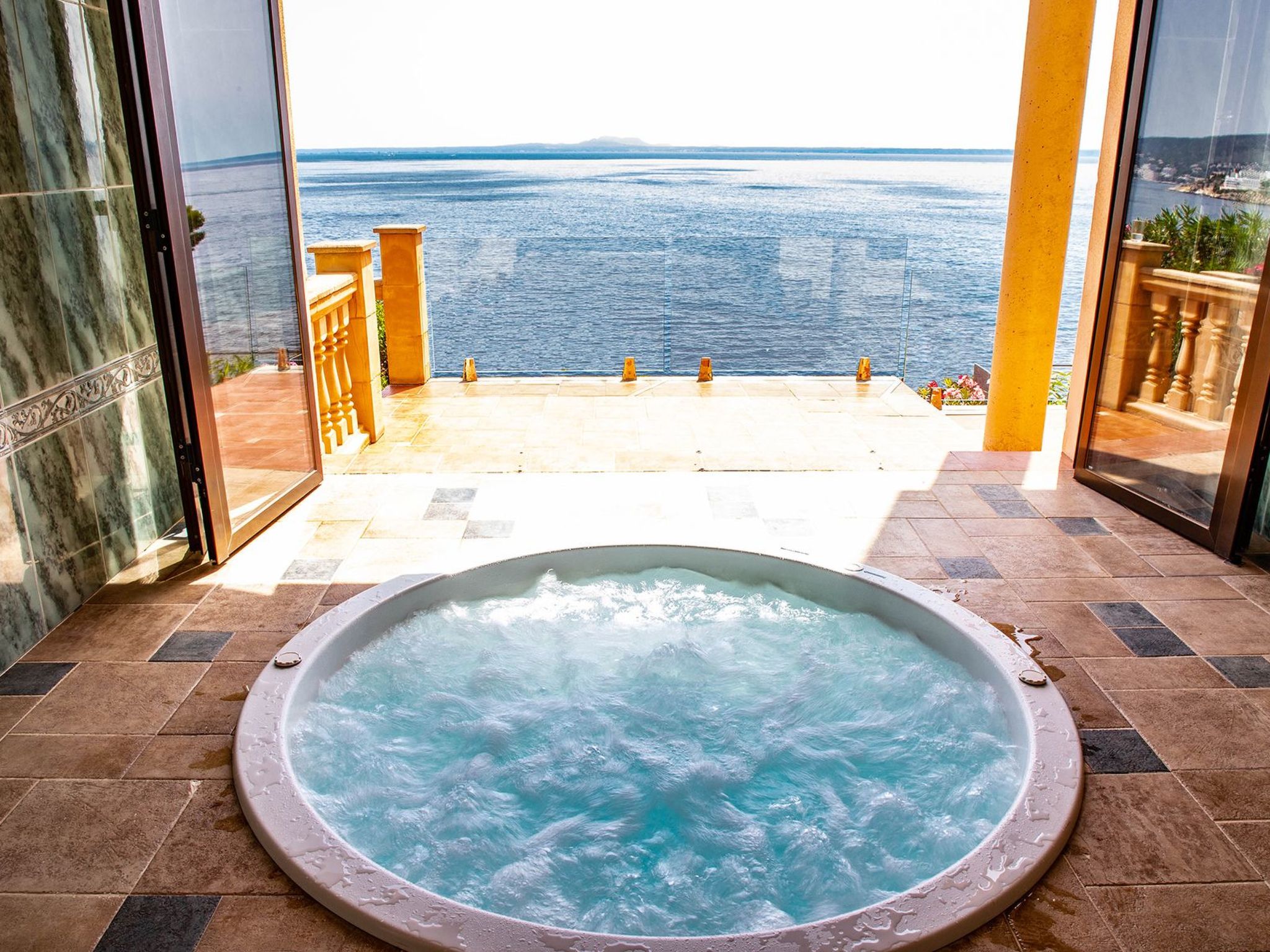 Spektakuläre Villa am Meer-Binnen