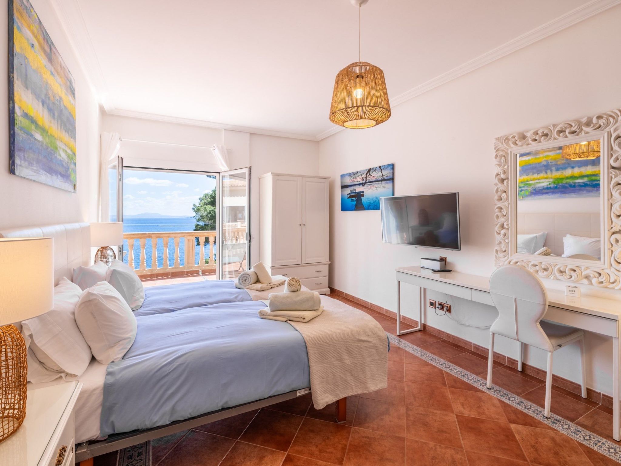 Spektakuläre Villa am Meer-Binnen