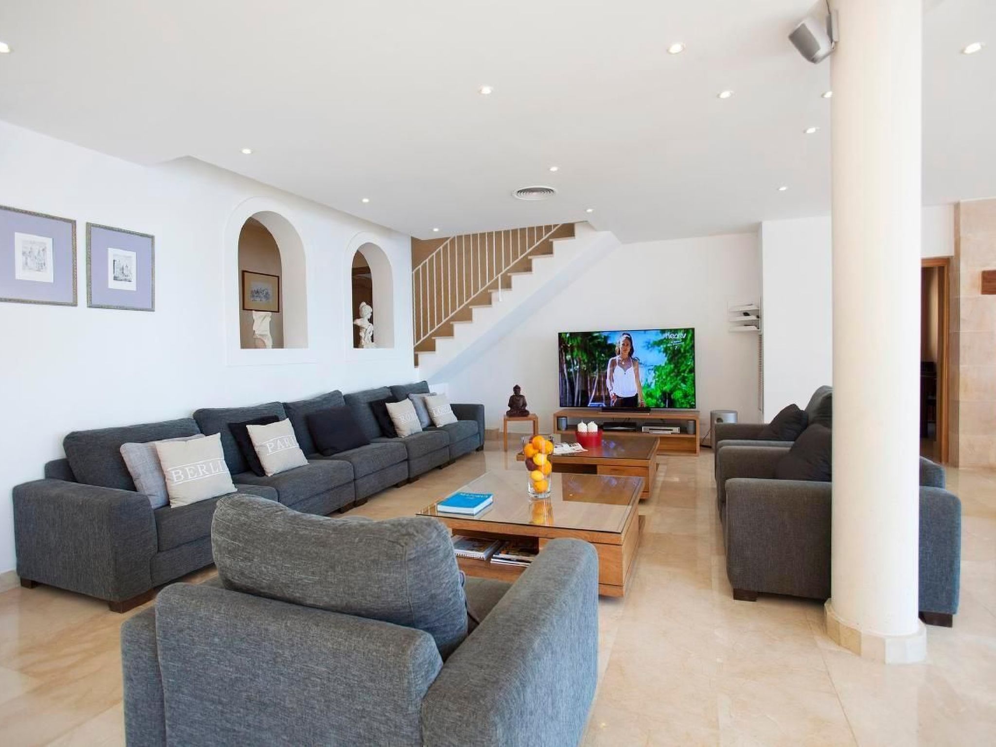 Spektakuläre Villa am Meer-Binnen