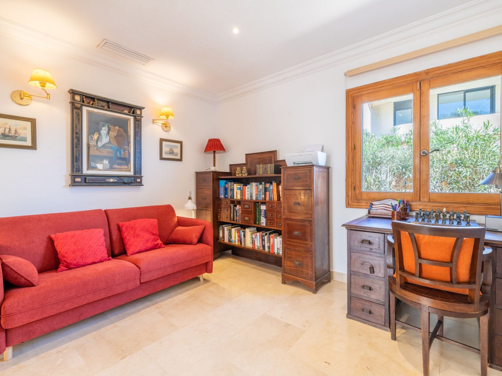 Spektakuläre Villa am Meer-Binnen