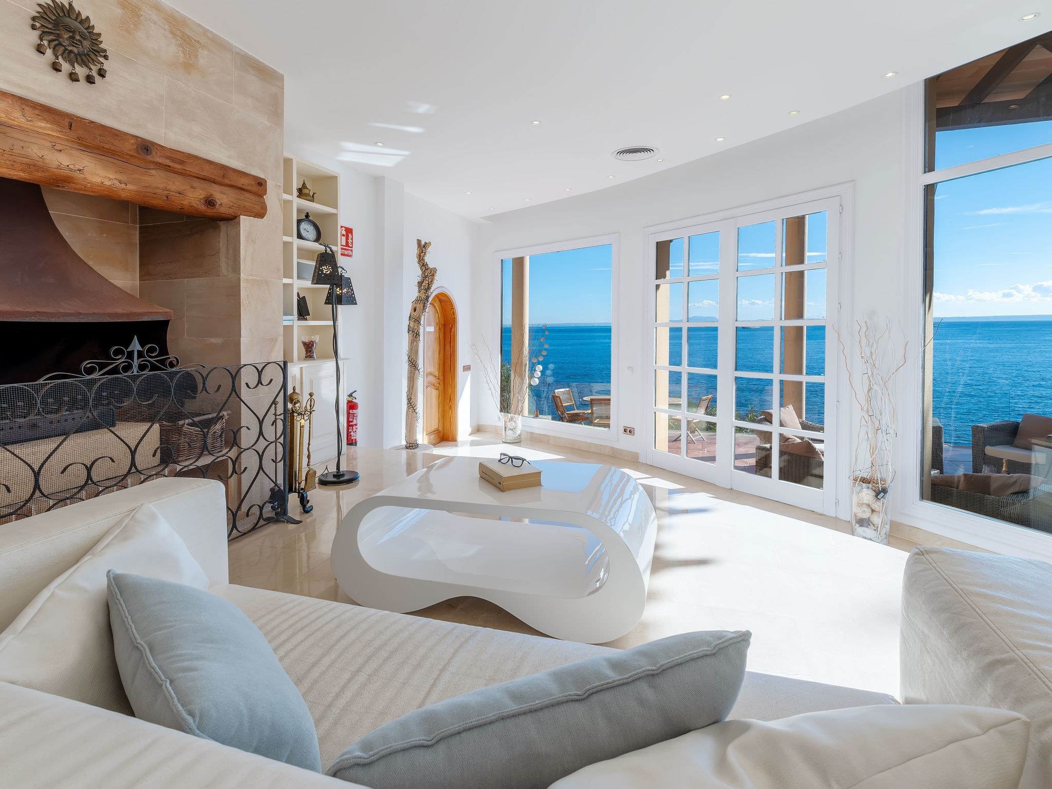 Spektakuläre Villa am Meer-Binnen