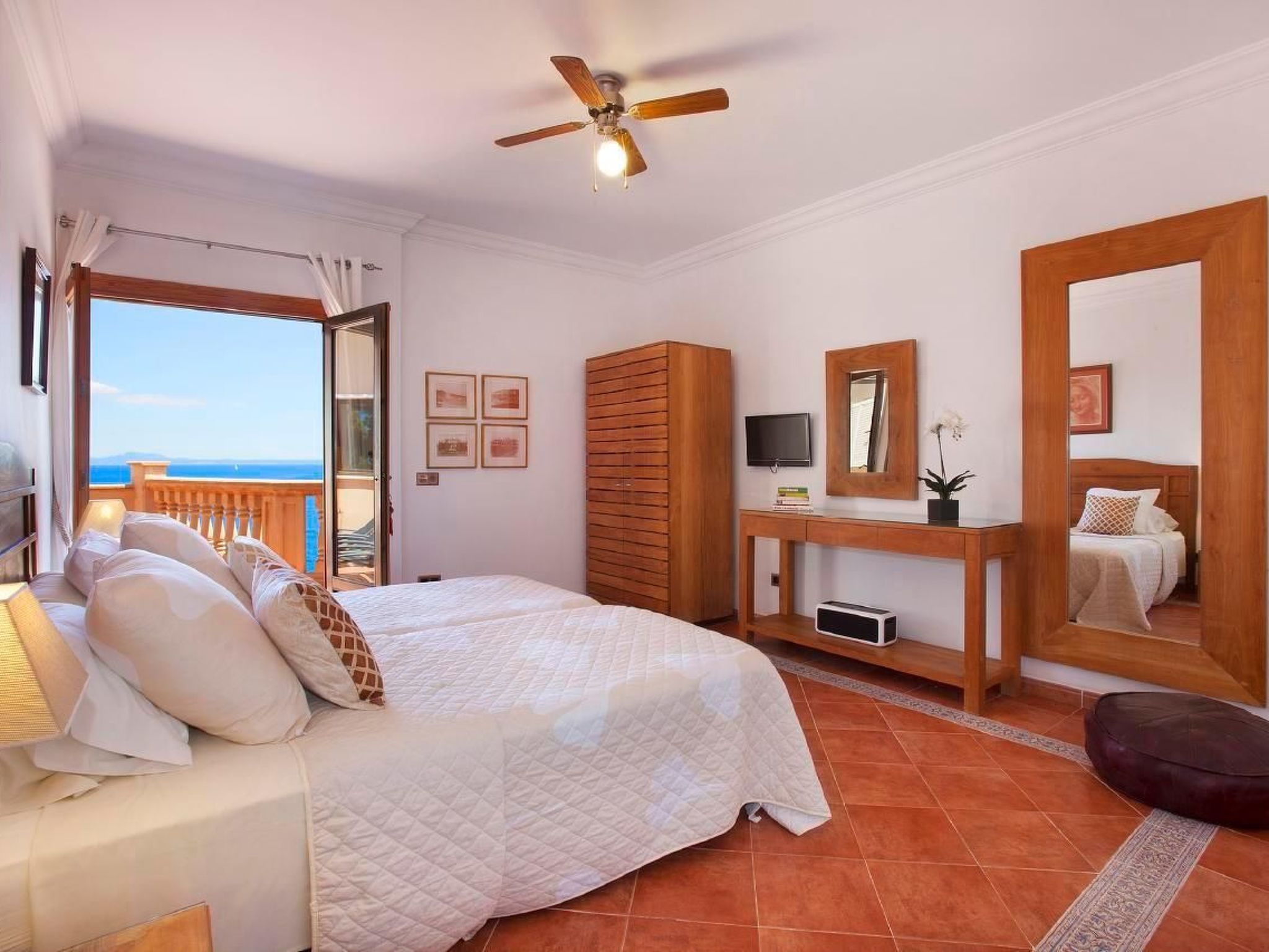 Spektakuläre Villa am Meer-Binnen